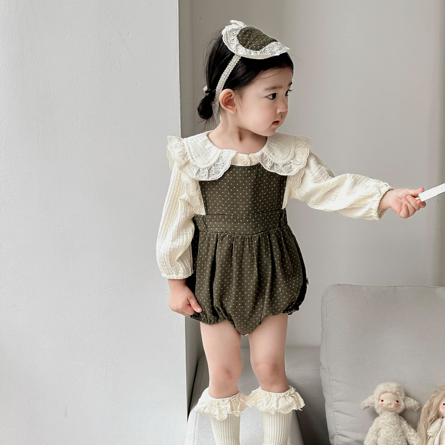 花邊領內搭衣+綠色點點吊帶包屁衣(66-90)