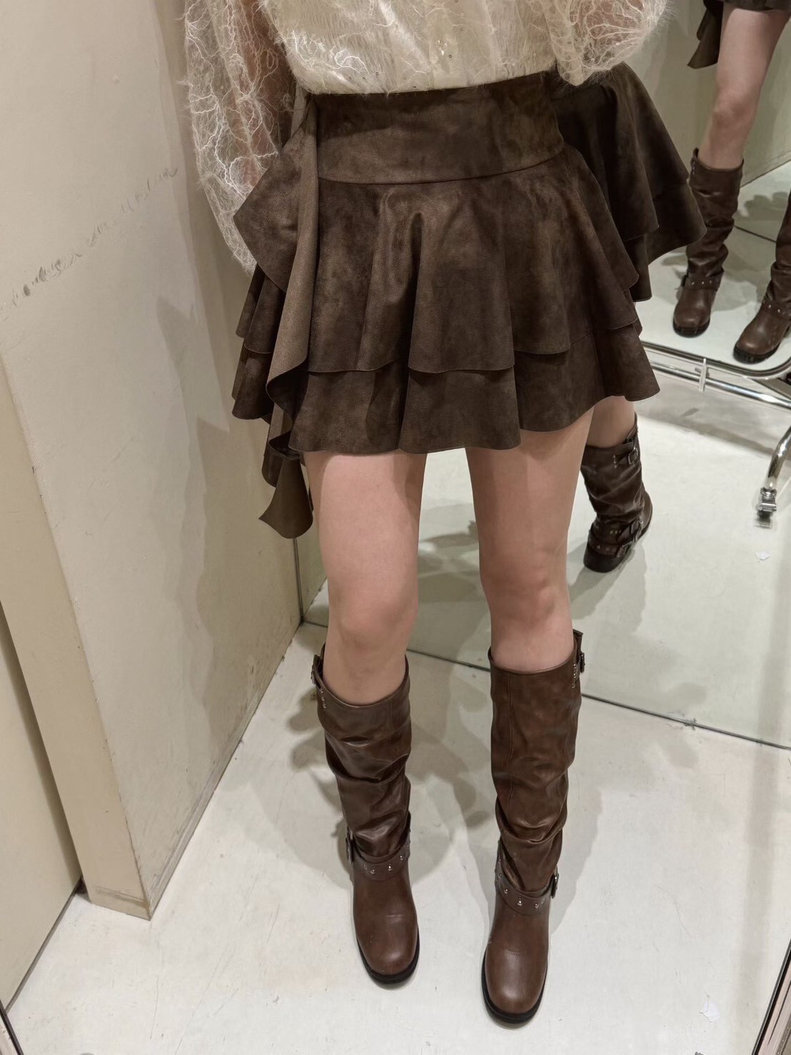 單側垂荷葉蛋糕裙