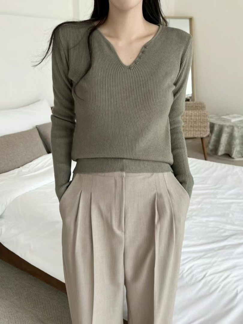 簡單的線條，最能襯出妳溫柔輪廓的針織衫  ⚡️搶現貨⚡️