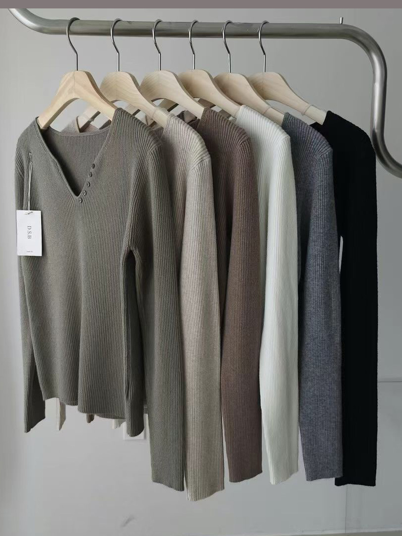 簡單的線條，最能襯出妳溫柔輪廓的針織衫  ⚡️搶現貨⚡️