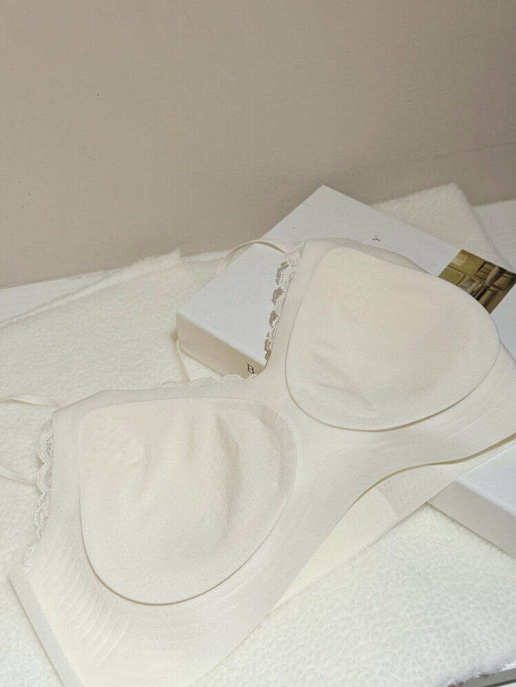 『黑L』滾邊蕾絲細肩帶內衣