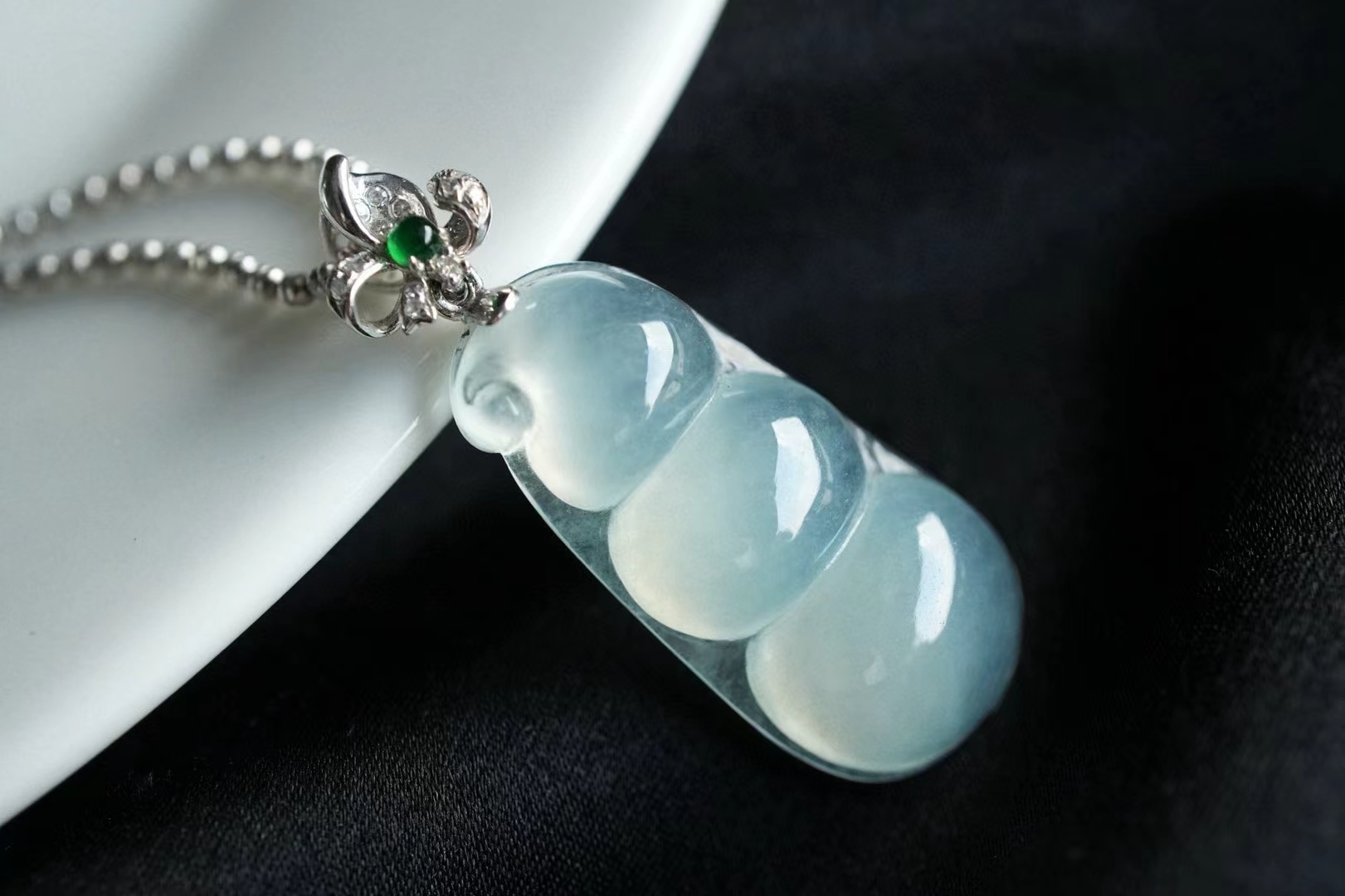 102485 翡翠冰種福豆吊墜