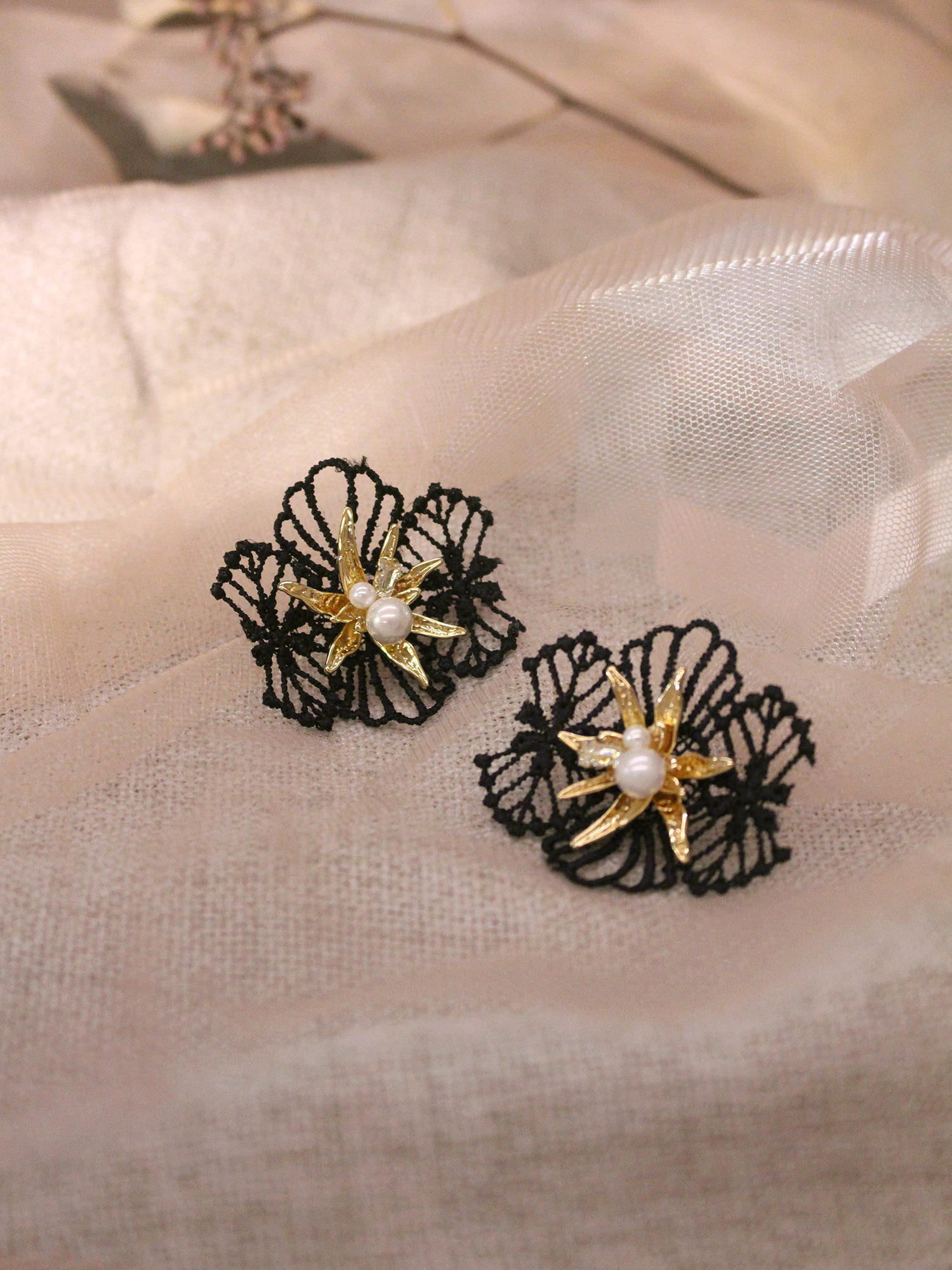 雅特蘭提斯。 MUCHAT手作14KGP蕾絲珠花純銀針耳環