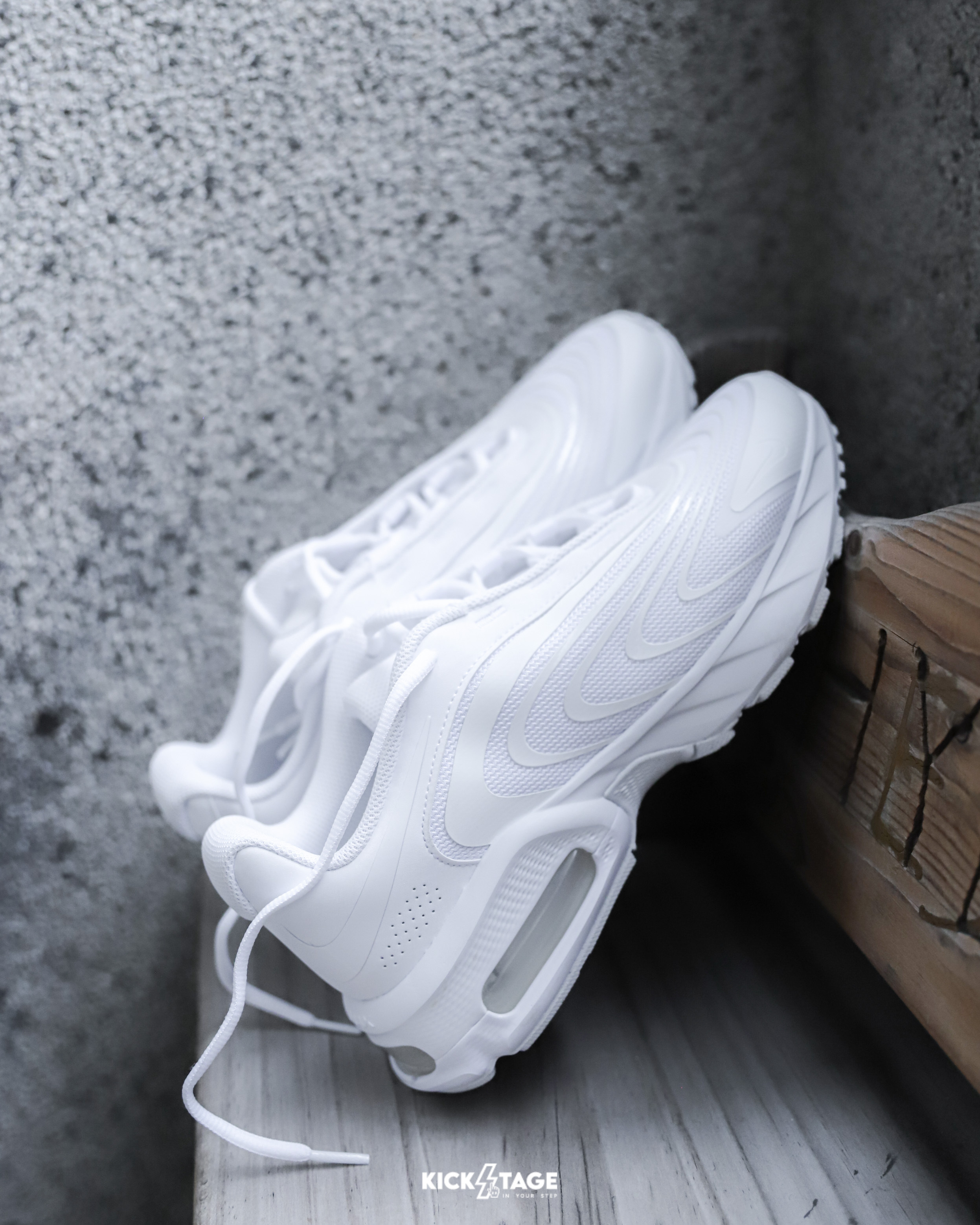 男鞋 NIKE AIR MAX FIRE 白色 倒鉤 倒勾 網眼 皮革 氣墊 緩震 休閒 慢跑鞋【IO4510-100】