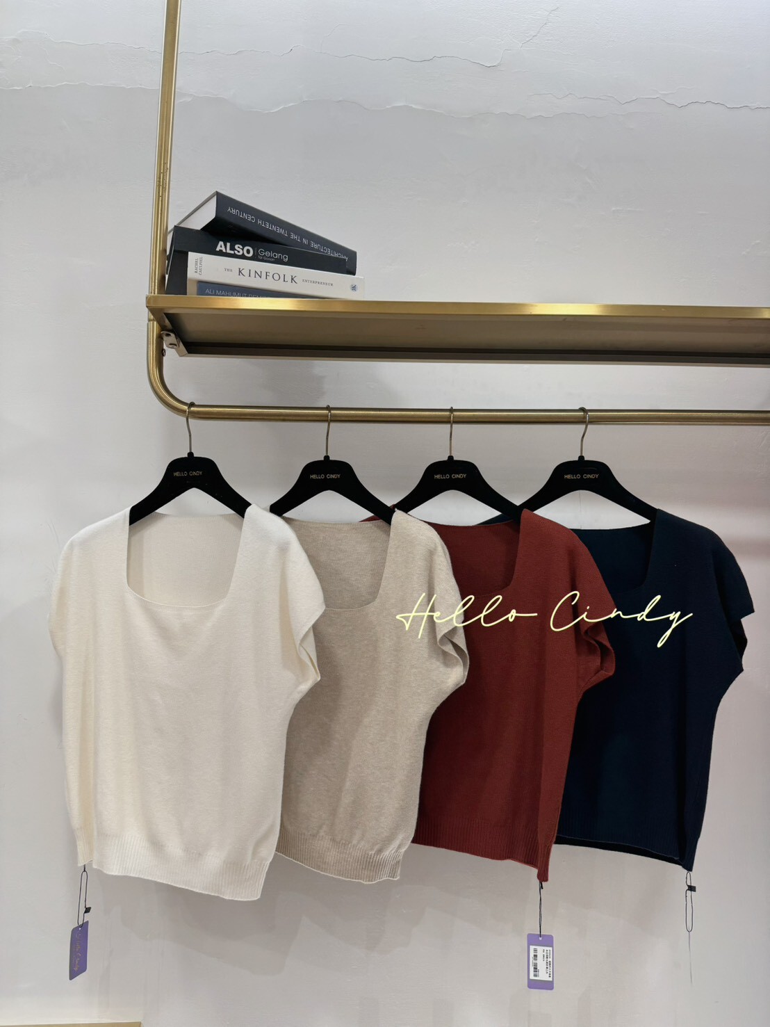 B10028 - 優雅的大方領基本百搭輕毛感針織上衣