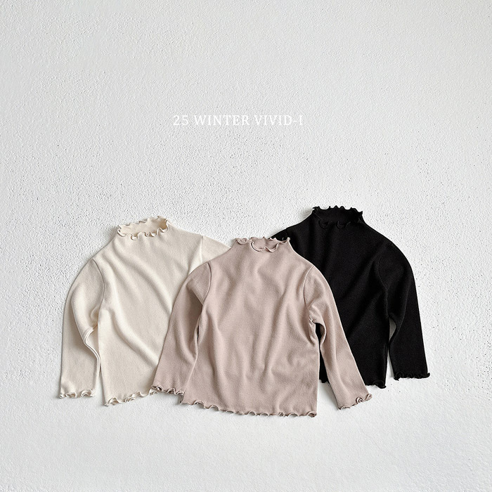 Vivid-I Ruffle Turtleneck Tee