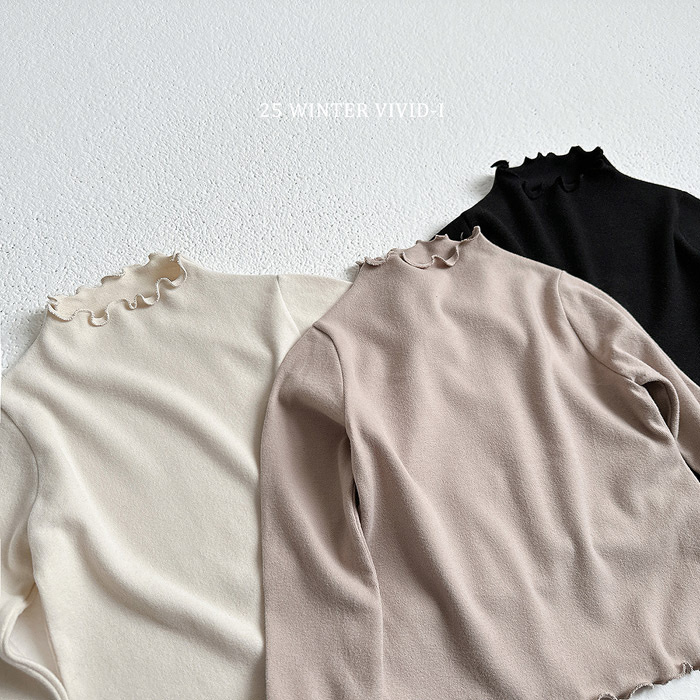 Vivid-I Ruffle Turtleneck Tee