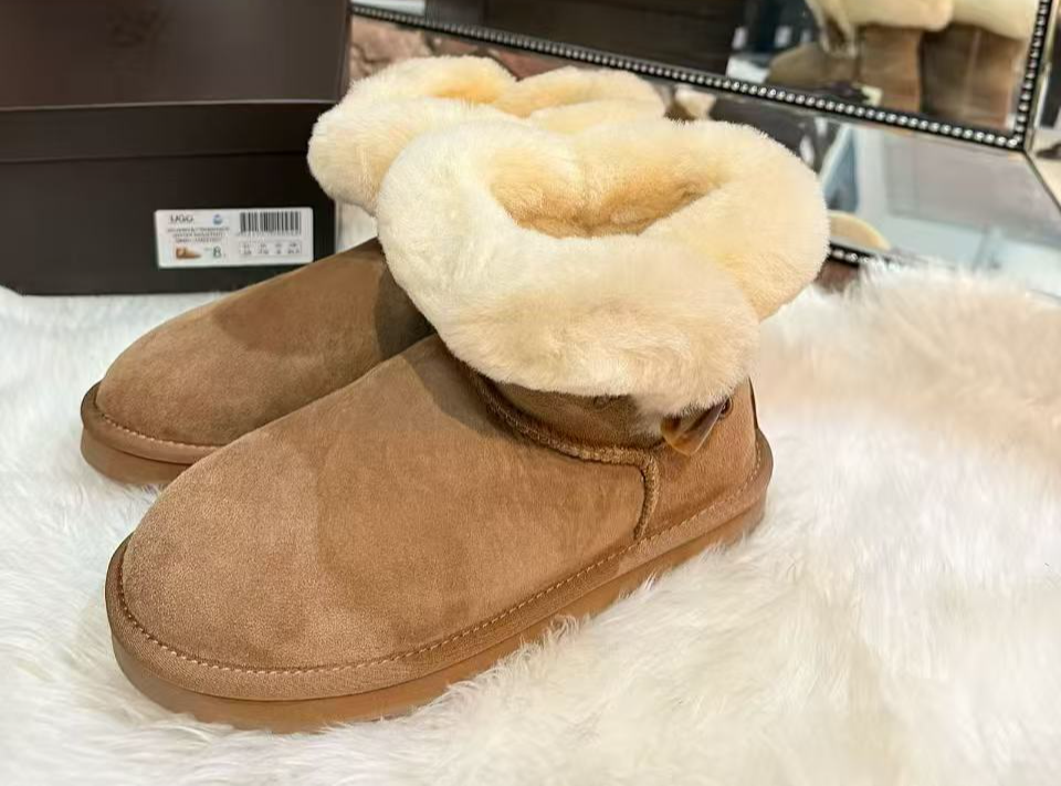 UGG 牛角扣款雪地短靴 (Ozwear)