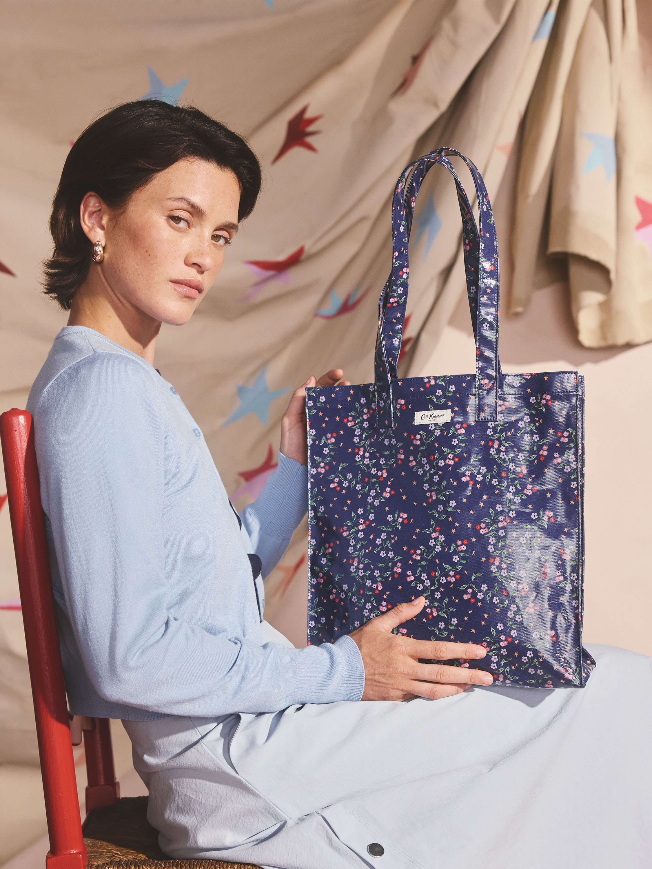 Trailing Star Sprigs 防潑水直式印花書袋