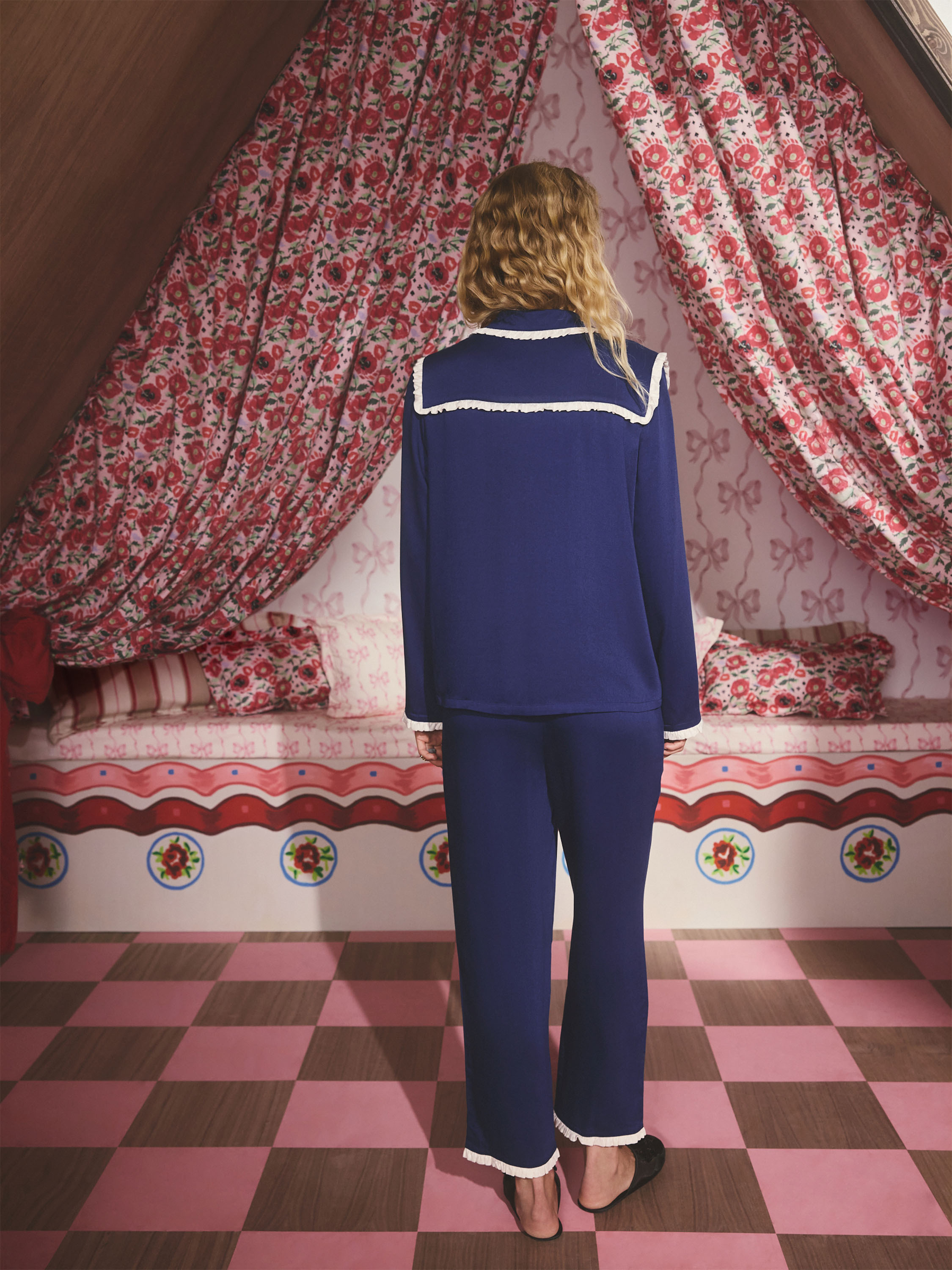 Plain 藍色緞面排釦睡衣套裝