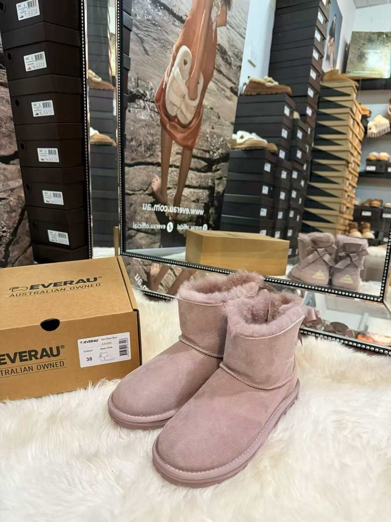 UGG經典絲帶蝴蝶結短靴 (EVERAU)