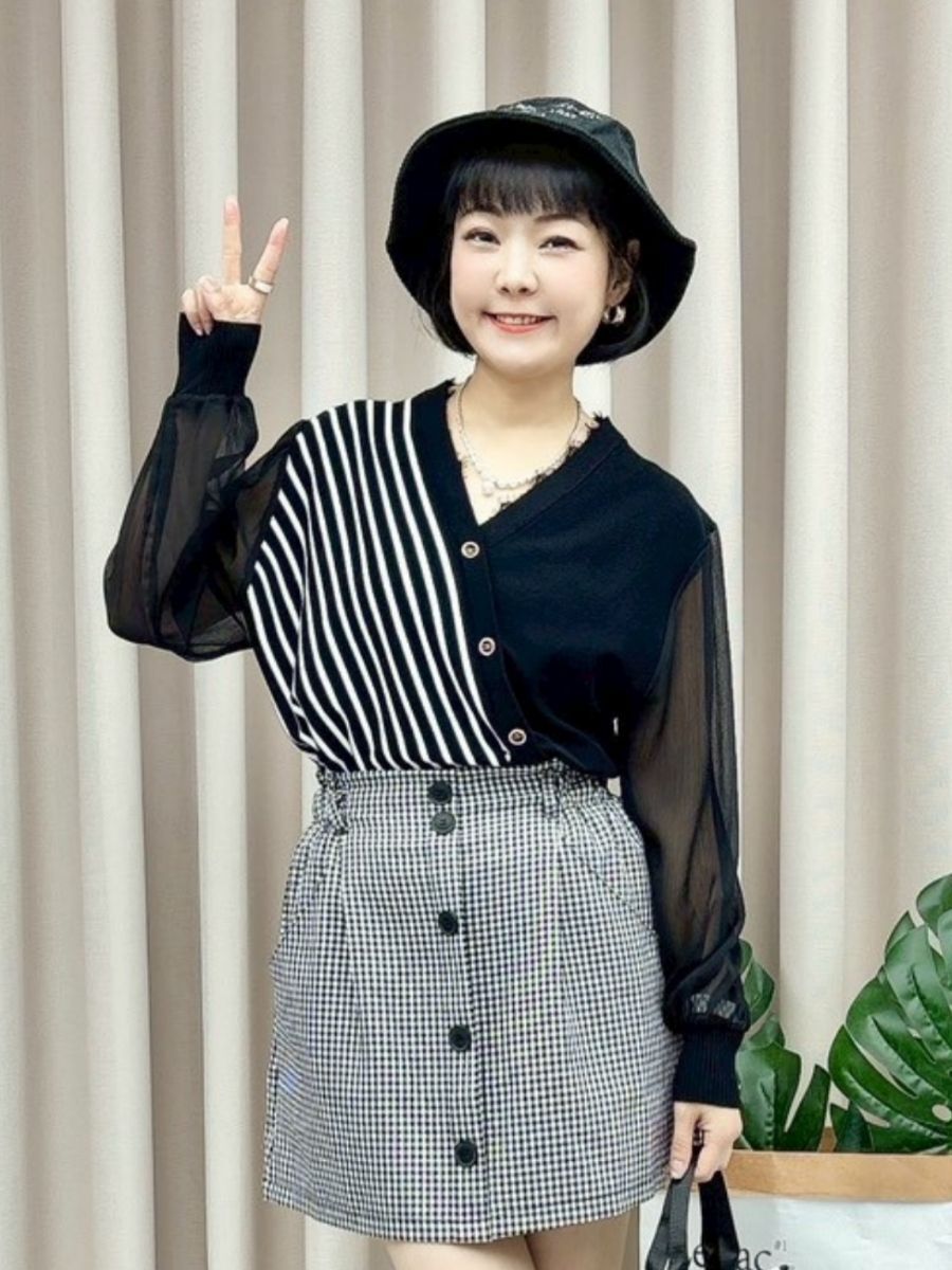 斜條拼接上衣