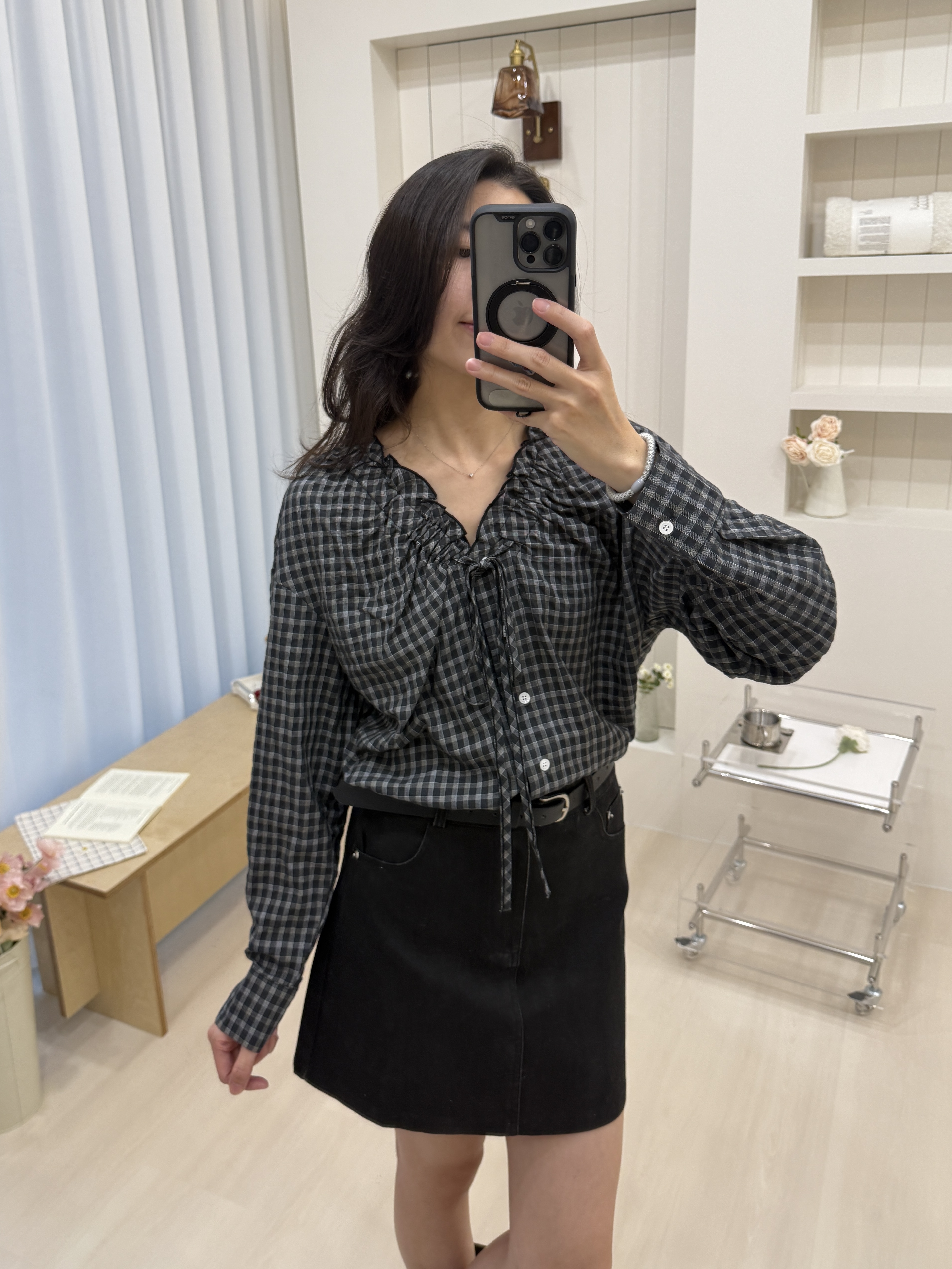 領口鬆緊格紋上衣