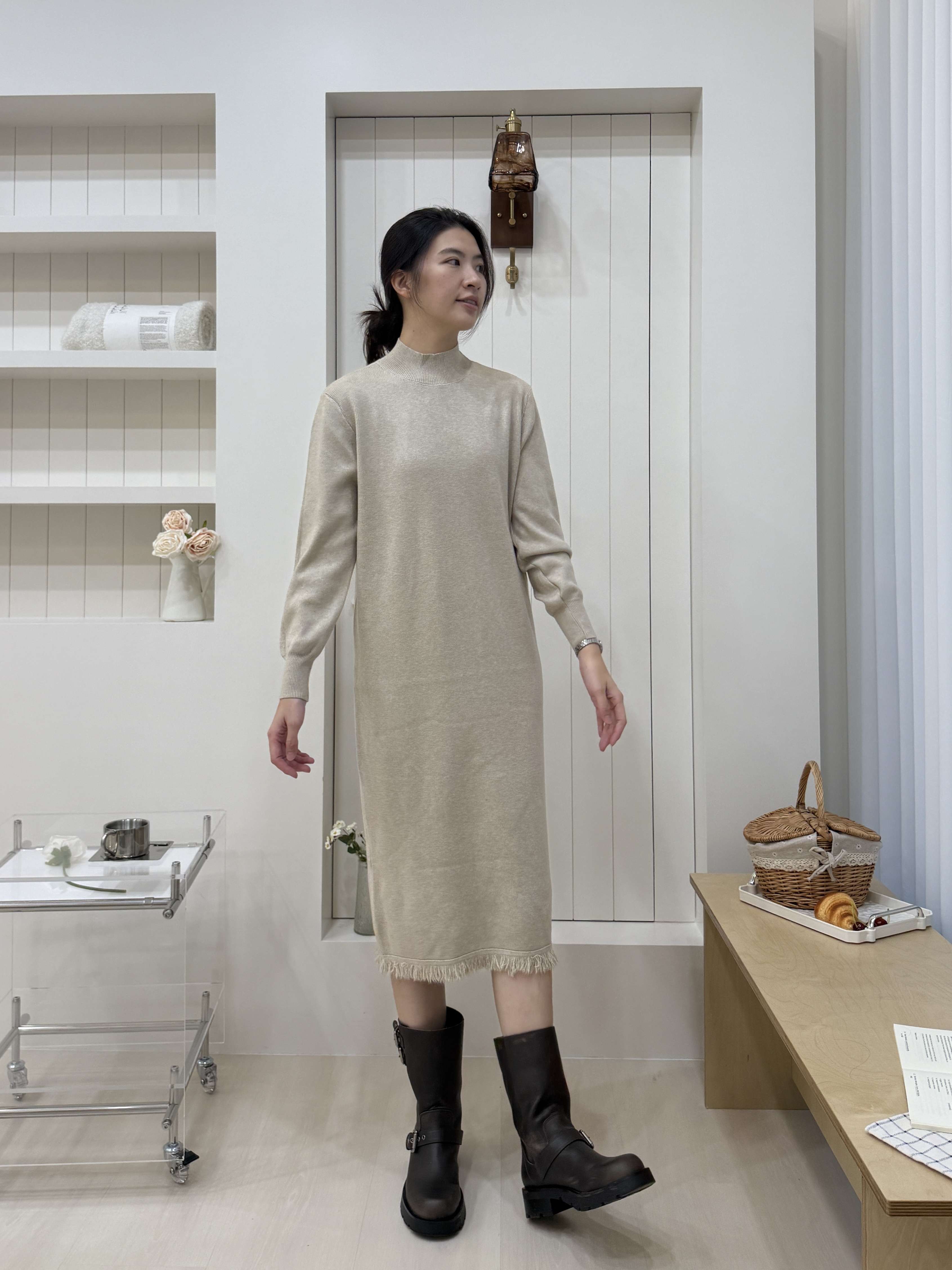 立領素面洋裝-毛鬚款