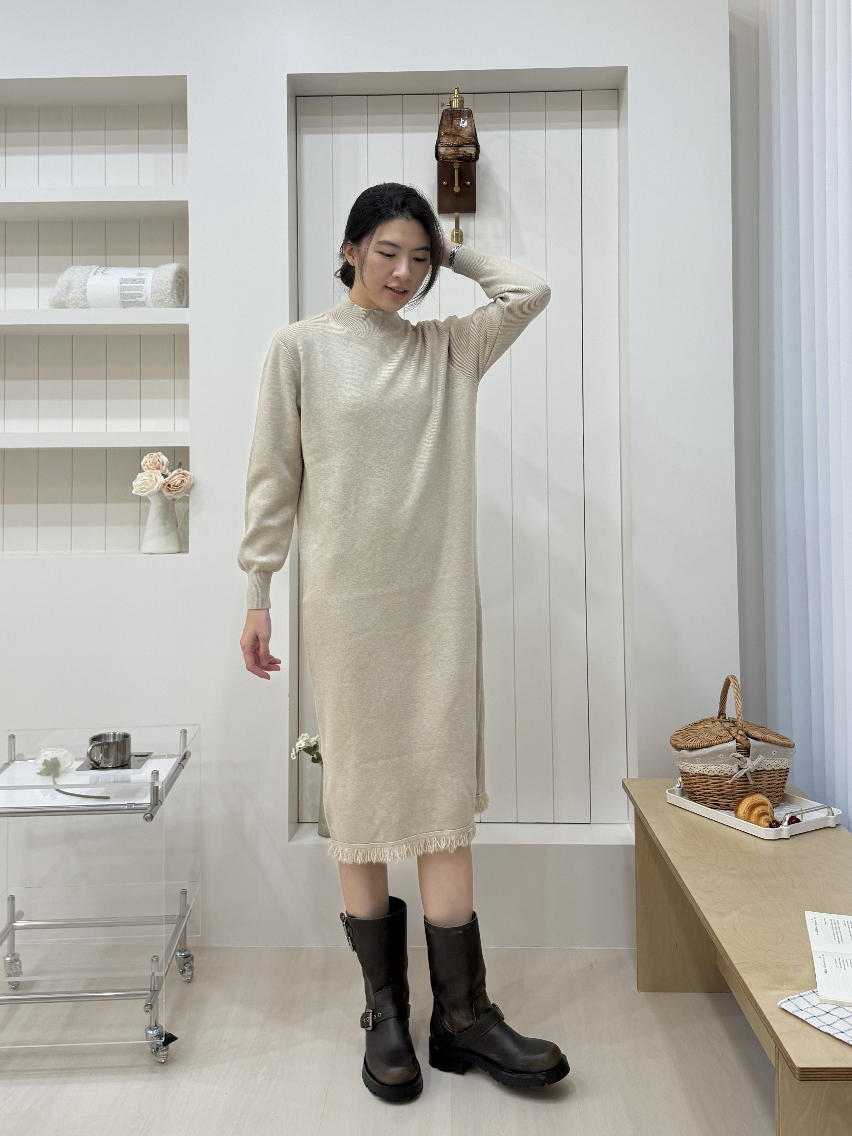 立領素面洋裝-毛鬚款