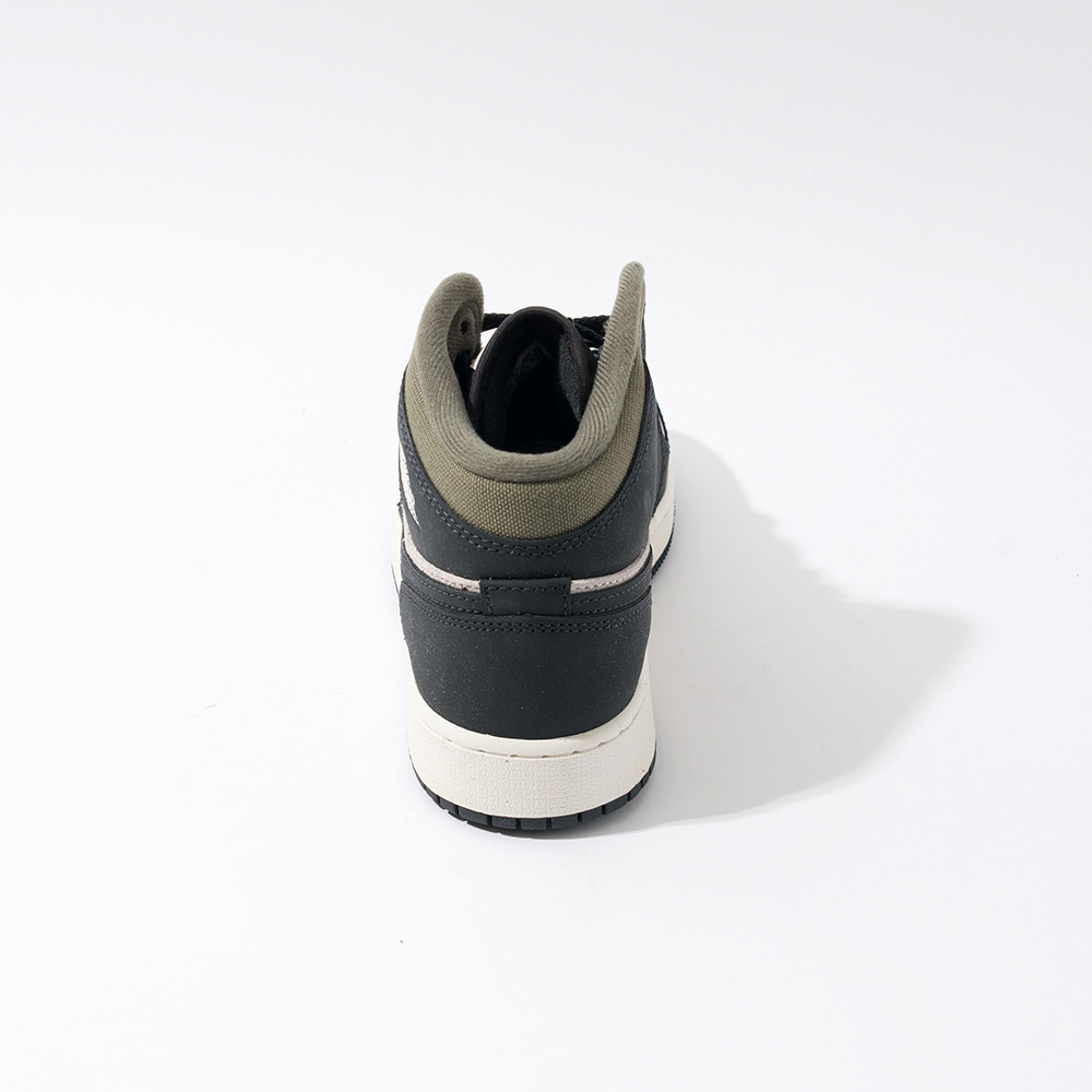 Nike Air Jordan 1 Mid SE 大童 黑白色 AJ1 麂皮 喬丹 運動 休閒鞋 HV4399-102