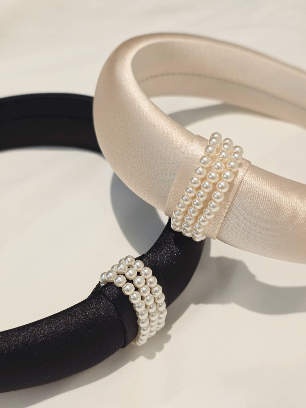 澎潤緞光側珍珠寬髮箍