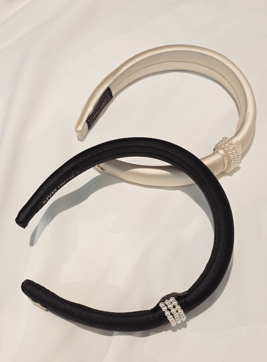 澎潤緞光側珍珠寬髮箍