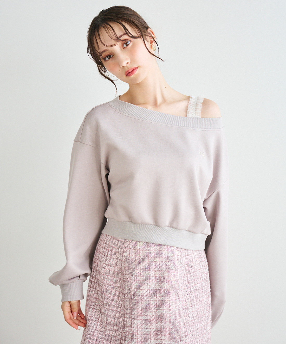 [預購] 折扣 LILLIAN CARAT 立體剪裁露肩上衣