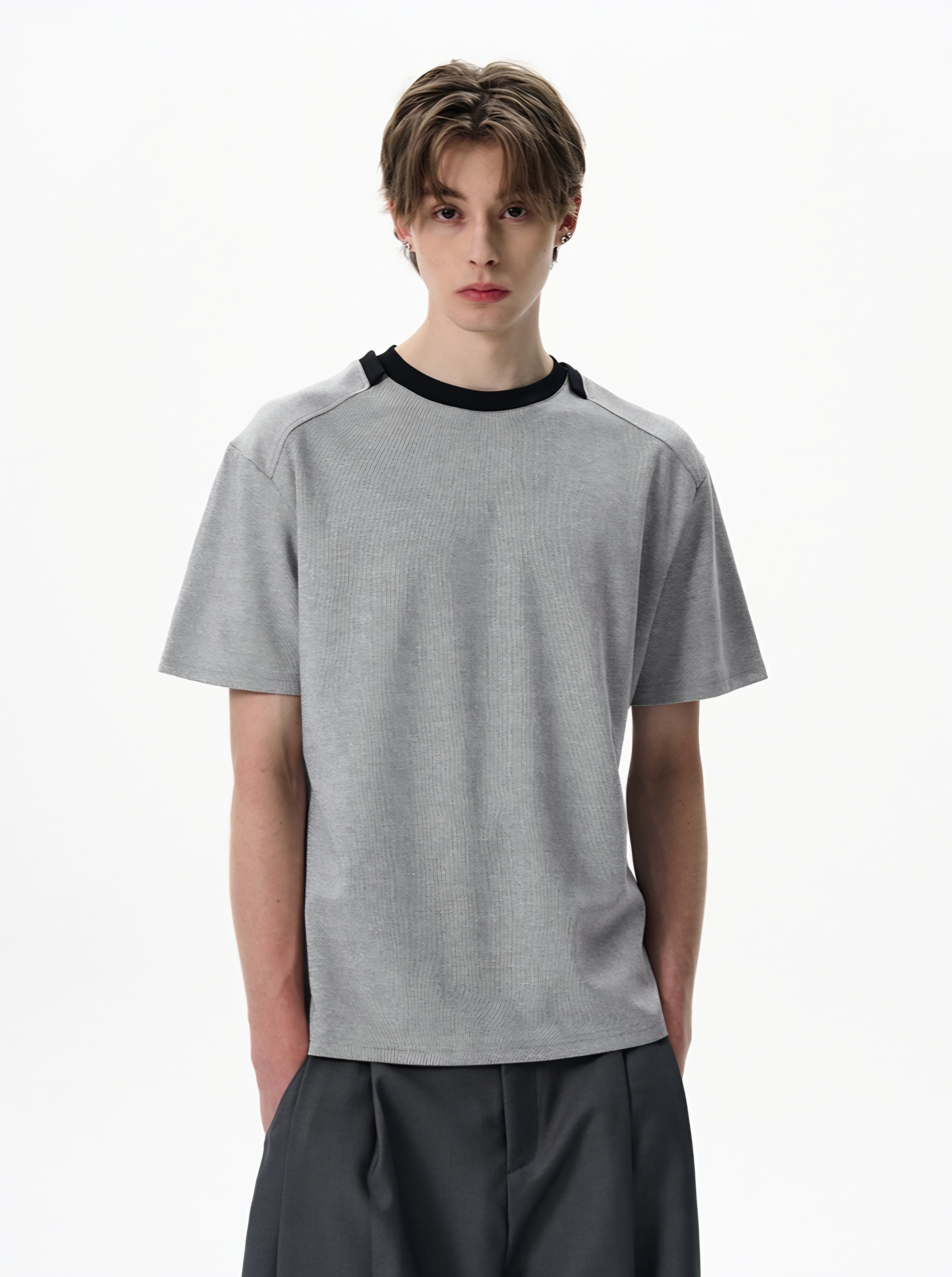 069. Contrast Crew Neck T-Shirt