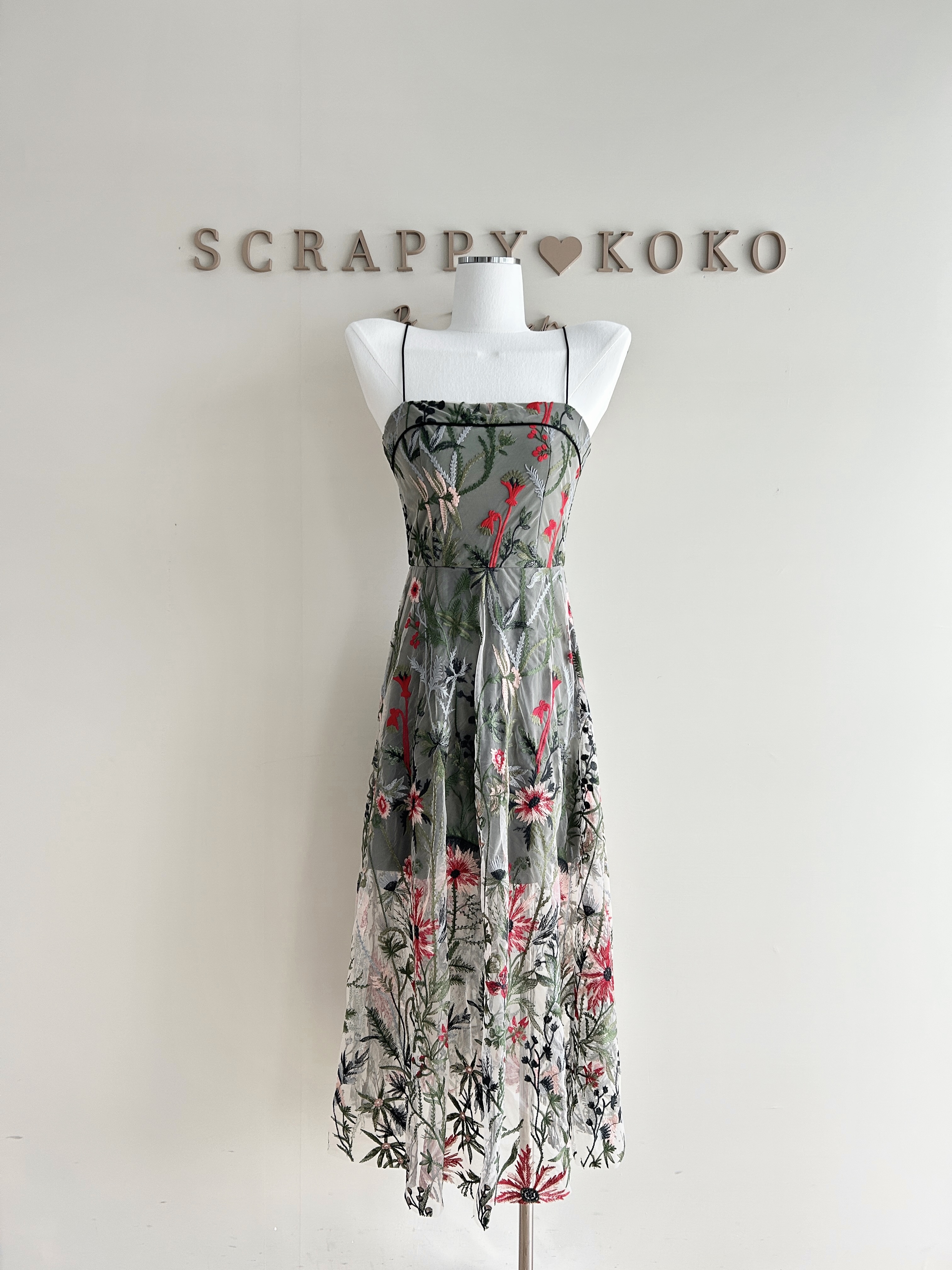 Forest garden 迷霧森林 細肩帶刺繡洋裝