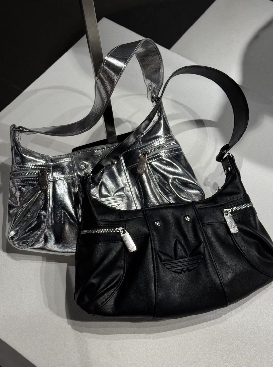 ADIDAS ORIGINALS Y2K 科技感 肩背包 兩色