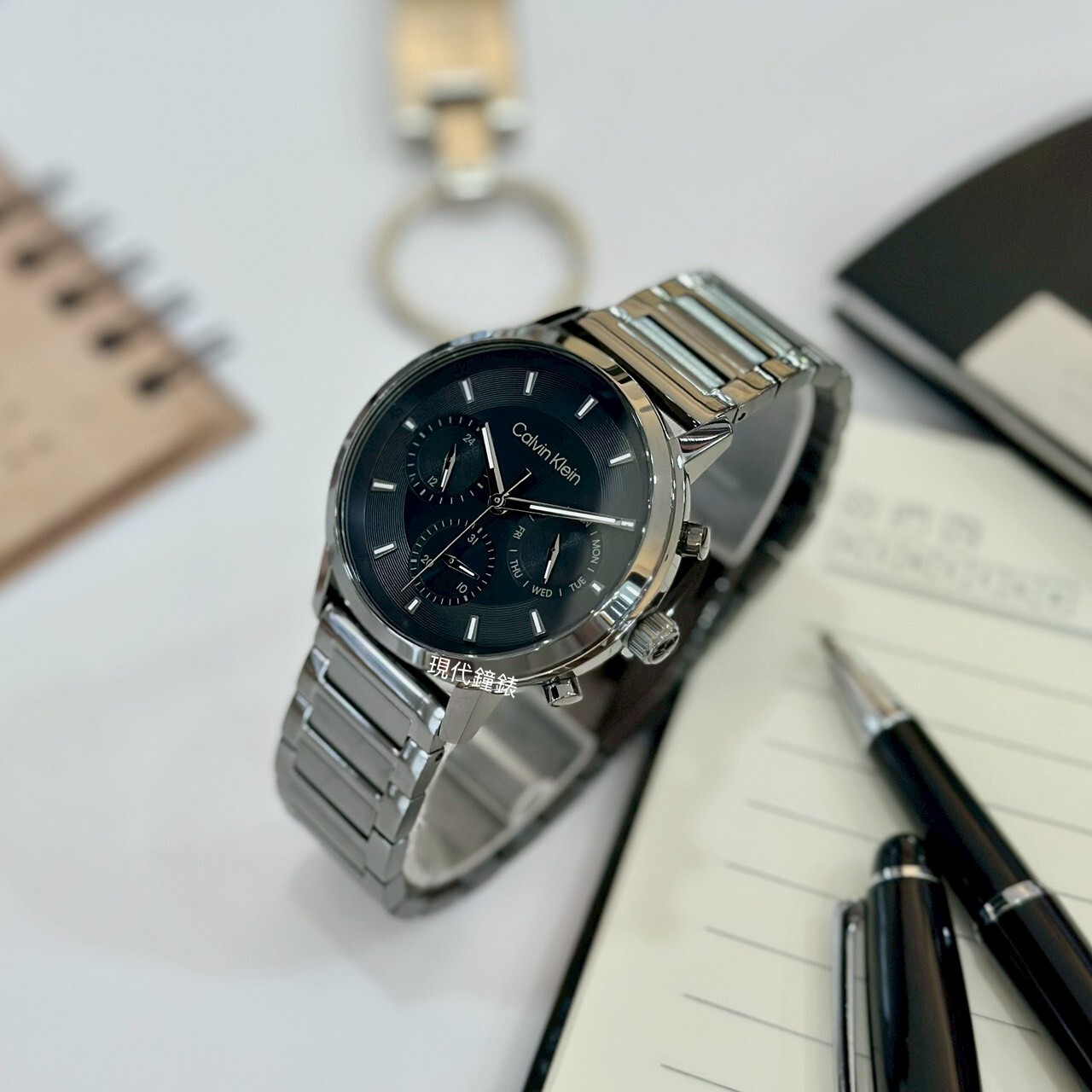 【CALVIN KLEIN】藍面灰殼三眼鍊帶CK25200495 42mm 現代鐘錶