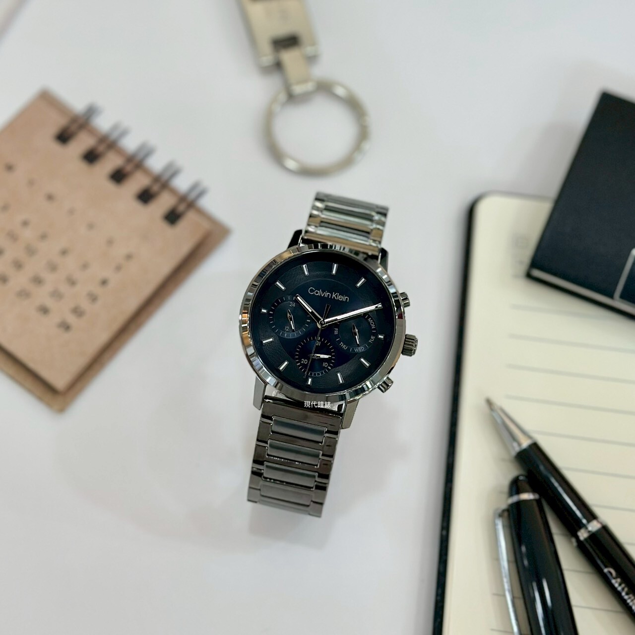 【CALVIN KLEIN】藍面灰殼三眼鍊帶CK25200495 42mm 現代鐘錶