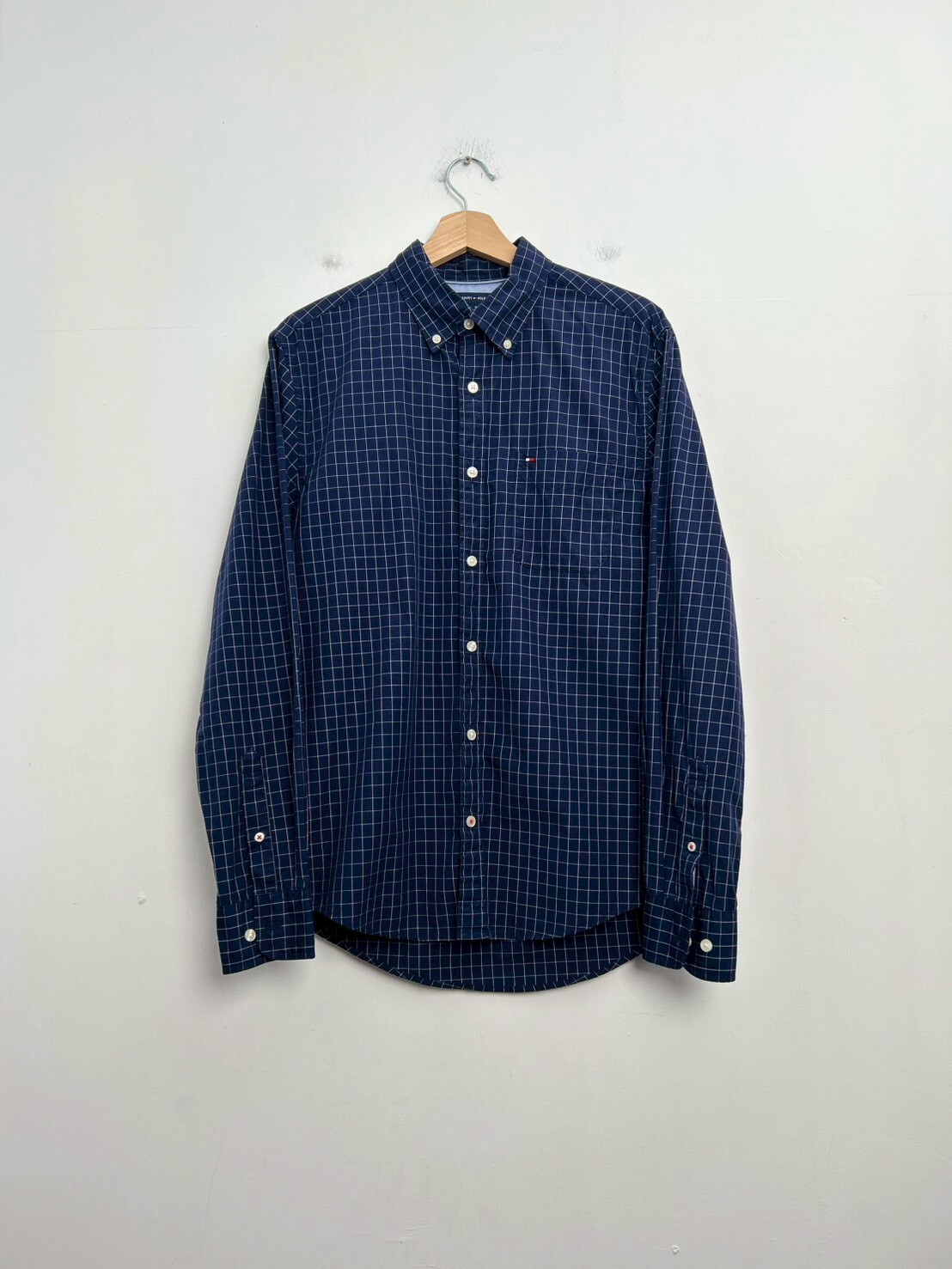 Tommy Hilfiger mens Button Down Shirt SIZE M