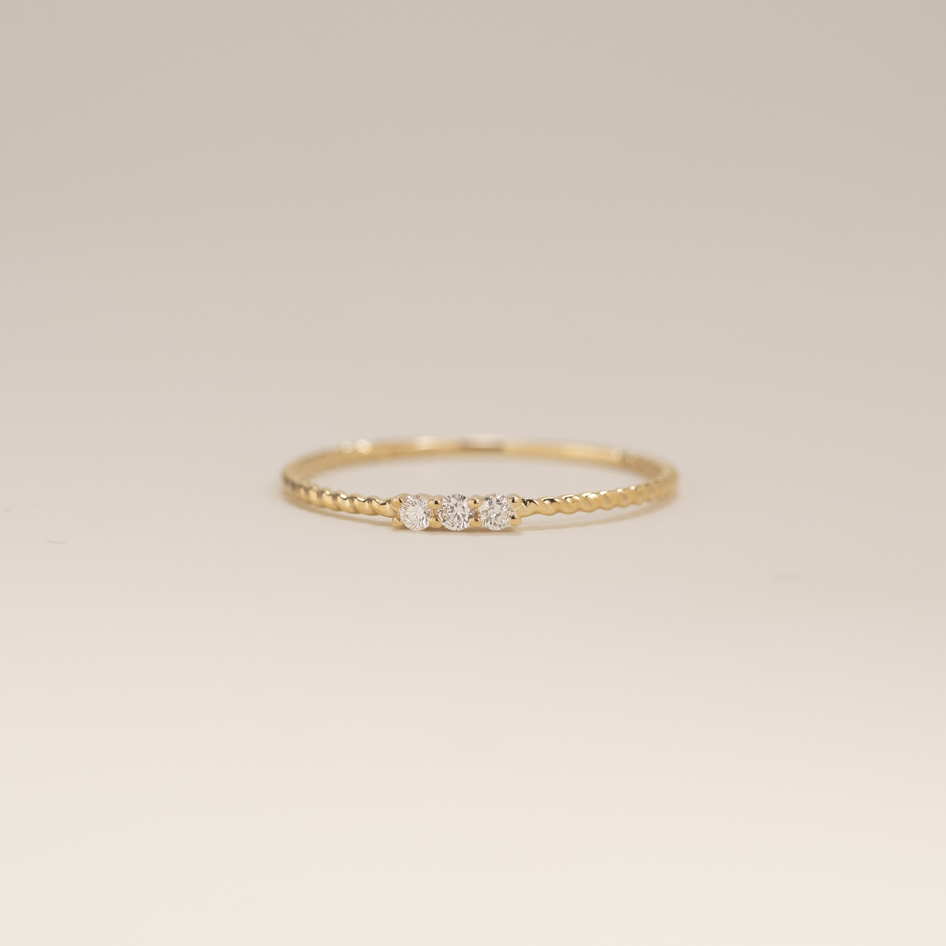 18K Twist Diamond Ring