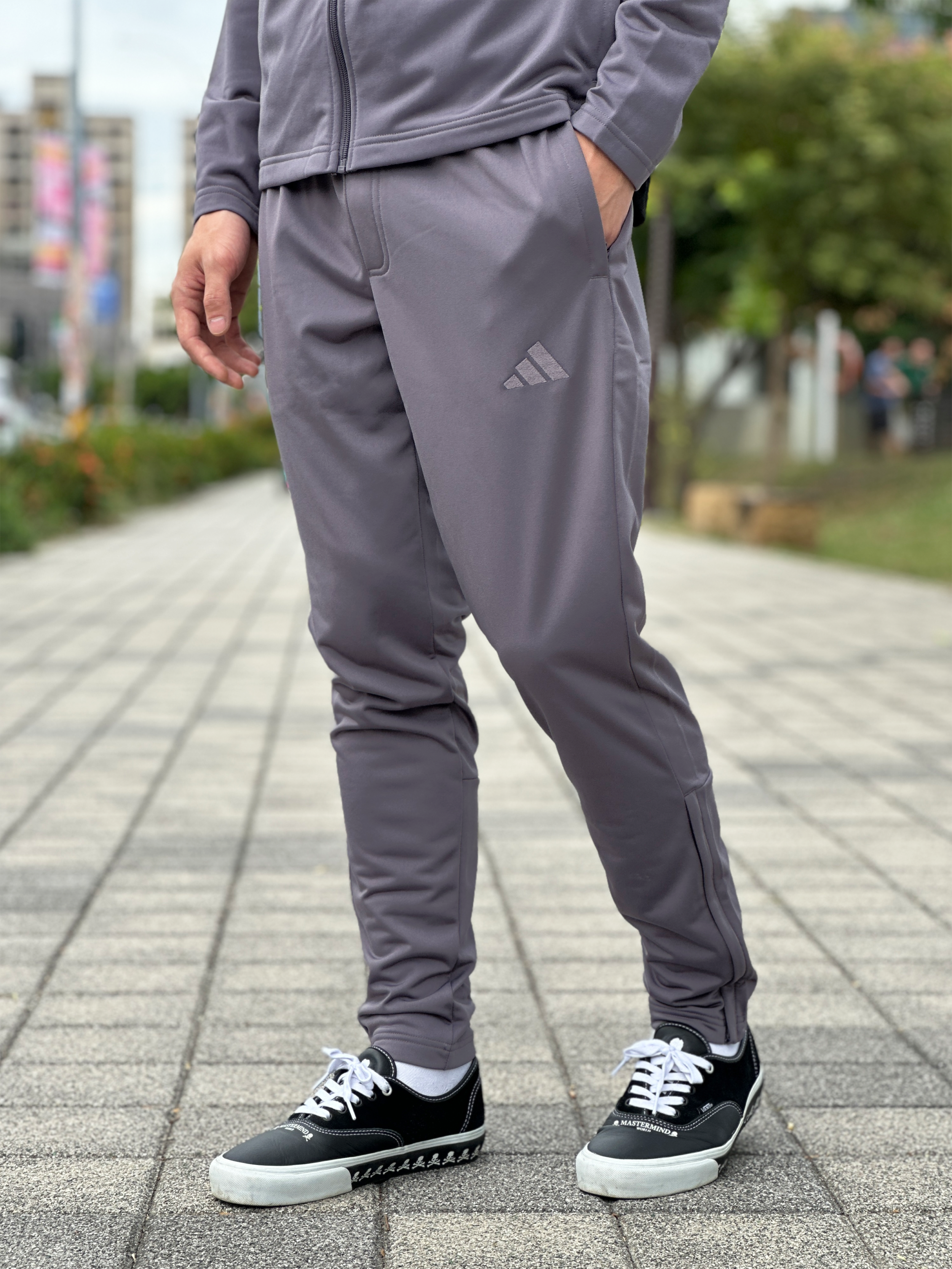 Adidas 愛迪達 電繡三線標 褲腳拉鍊 長褲 運動褲 無縮口