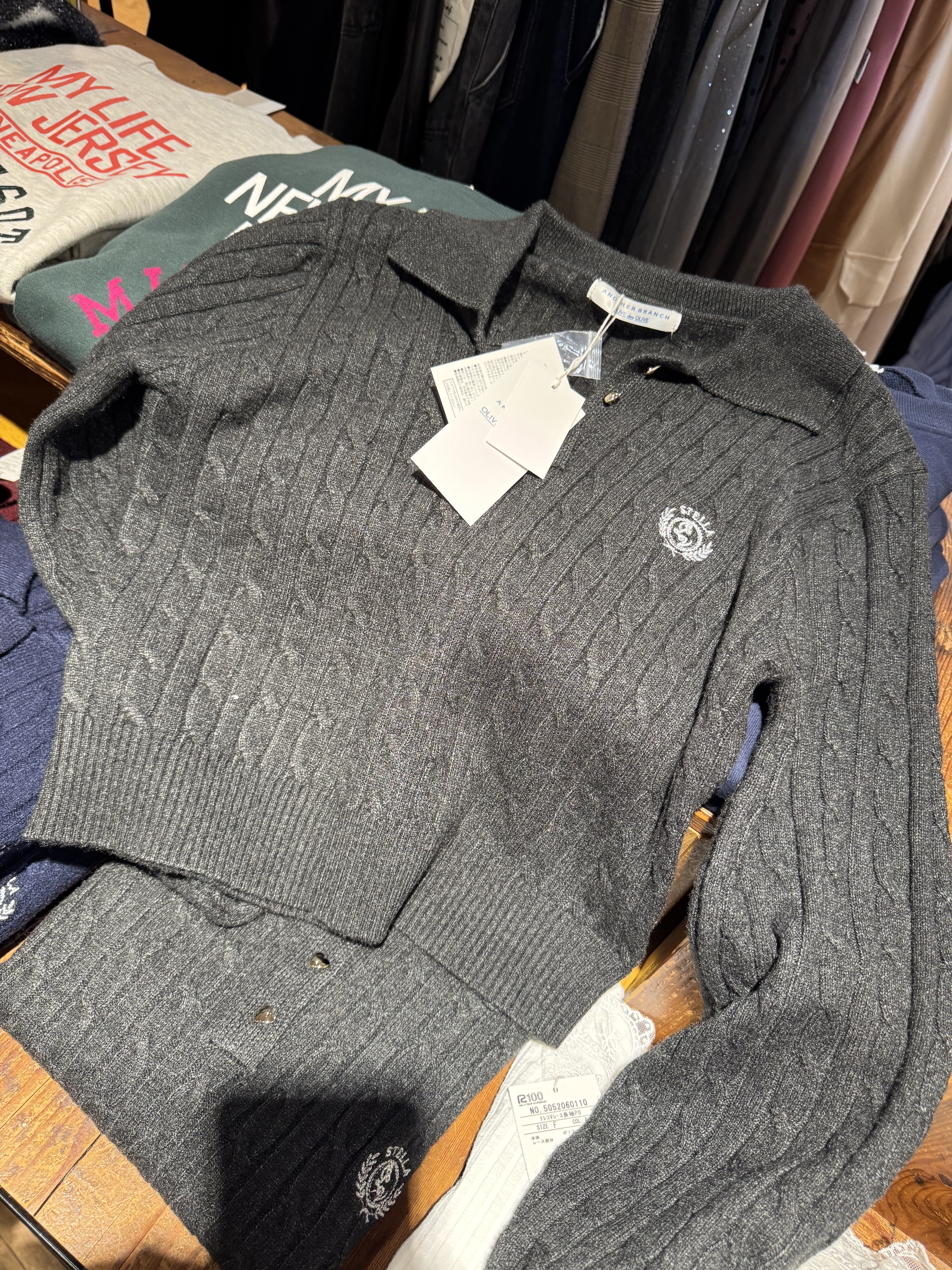 11月日本Outlet現場 Olive des Olive 扭紋花針織外套