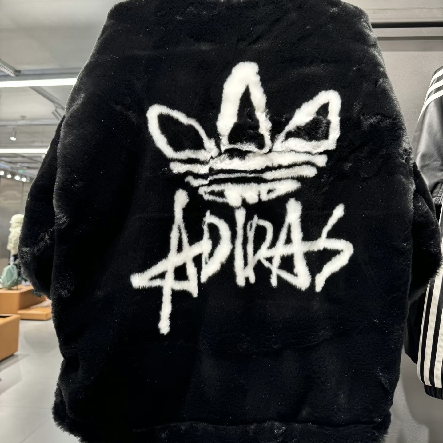 adidas original FUR JKT U 復古手繪 毛茸茸 毛毛夾克 運動外套 男女同款 JD3776 JD3777