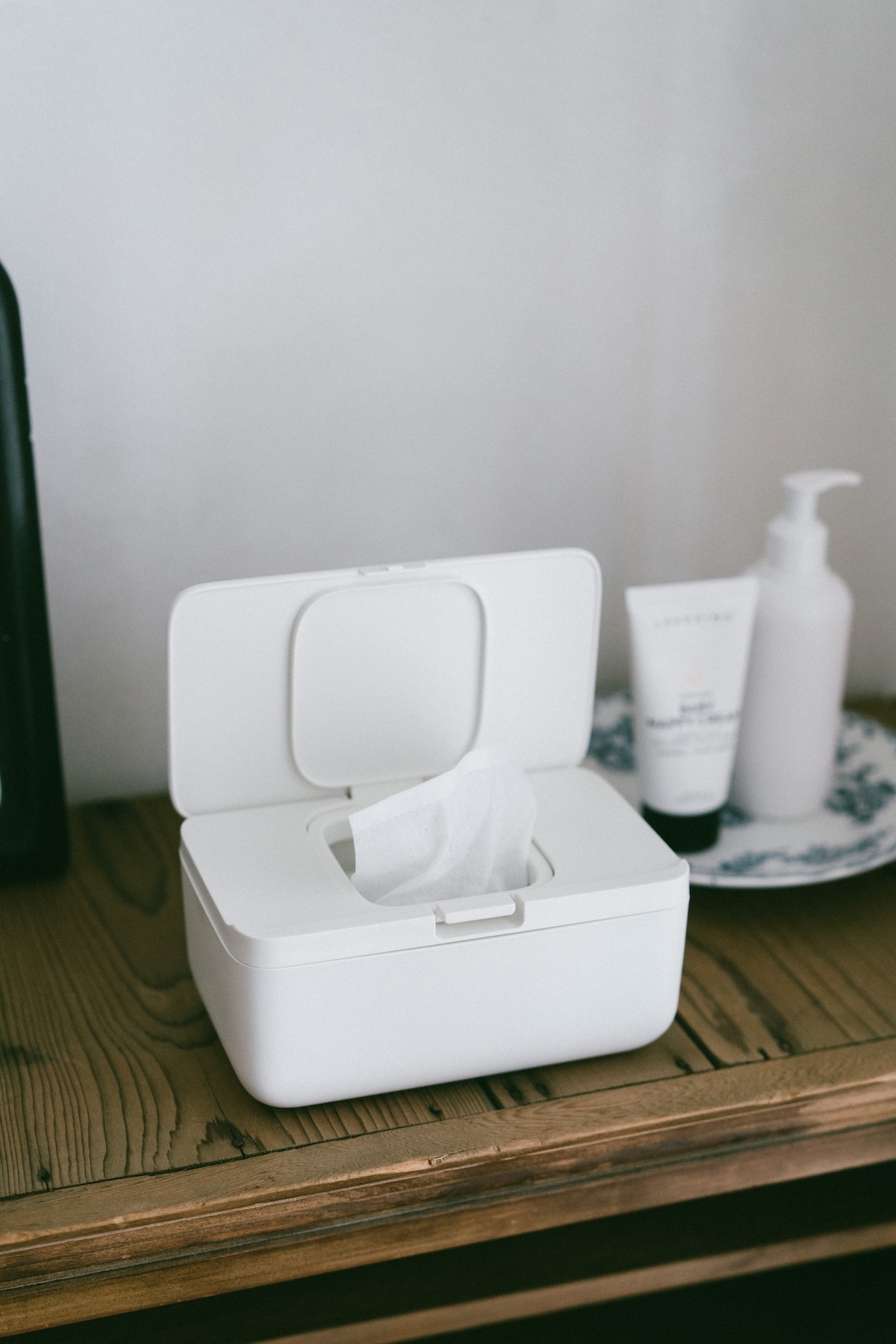 MARNA一鍵彈蓋密封濕紙巾盒口罩收納盒