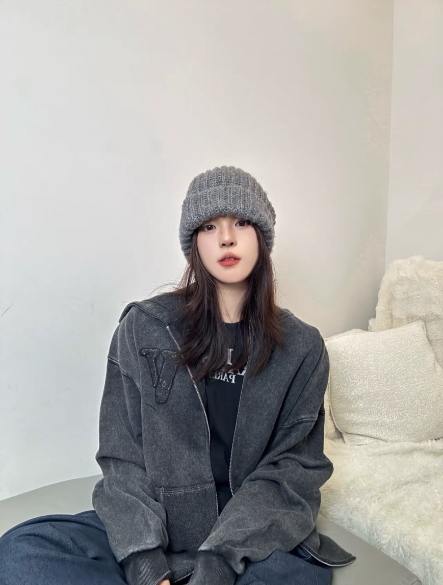 VLONE 背後大logo 字母 刺繡 黑色 拉鍊 連帽外套 VLZH25001