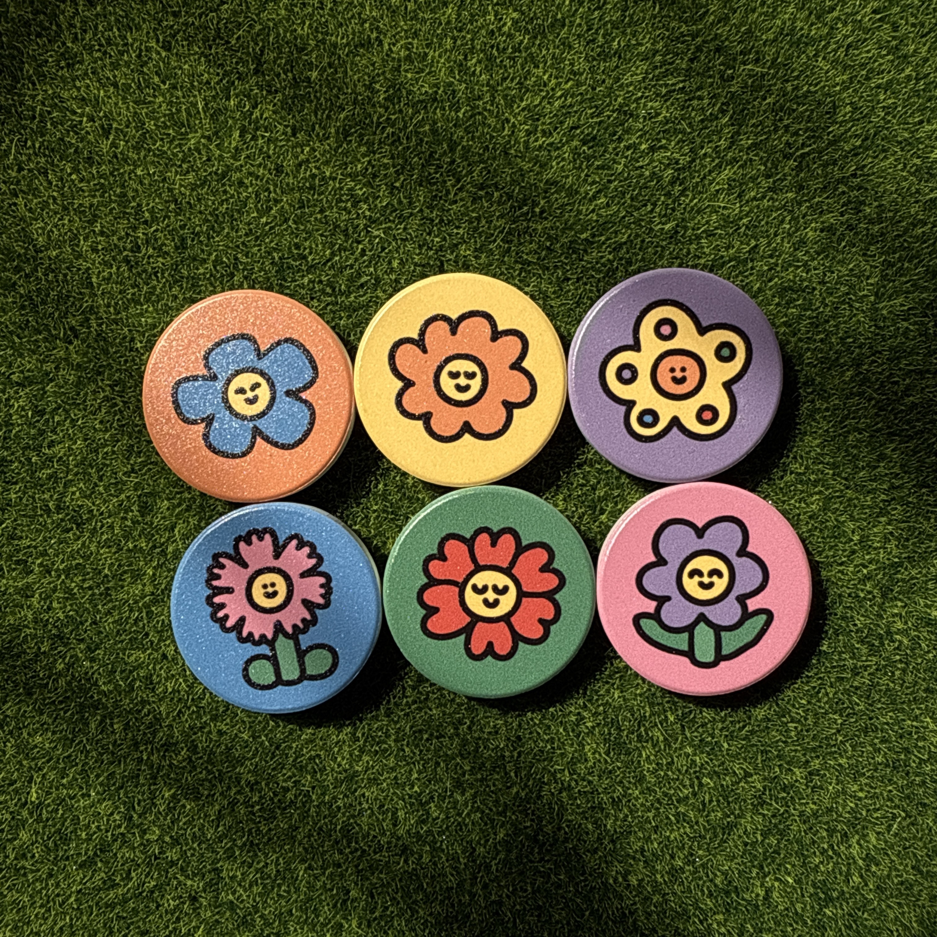 Round Magnet Blind Bag (6 regular designs and 1 secret)