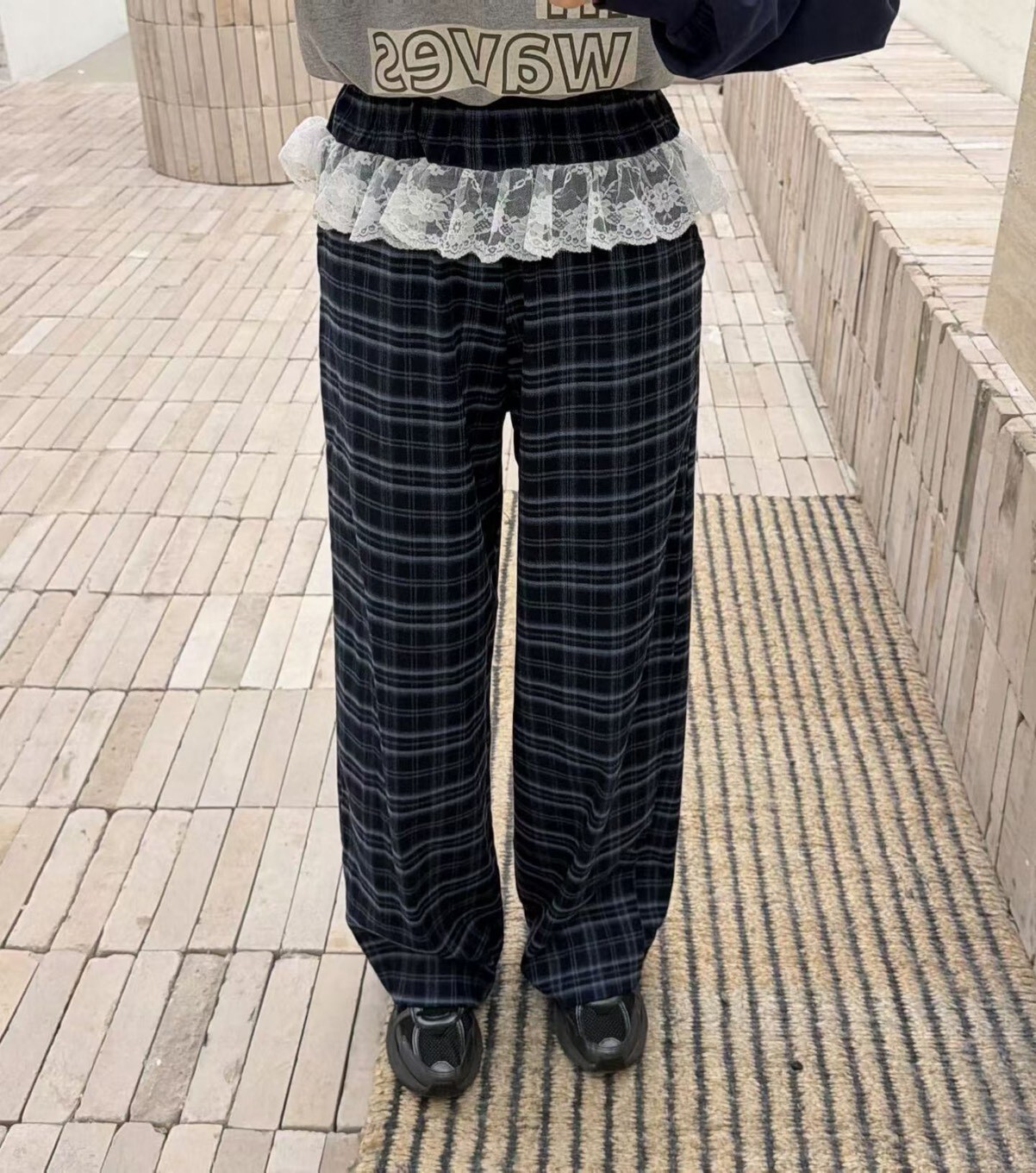 白蕾絲裝飾格子長褲