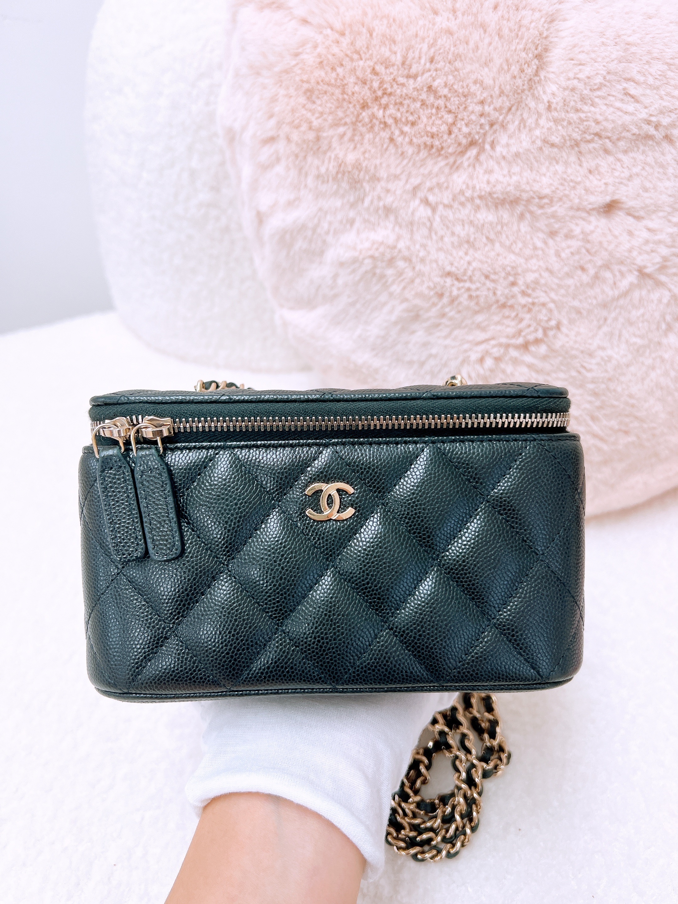 Chanel vanity (black caviar/ GHW)