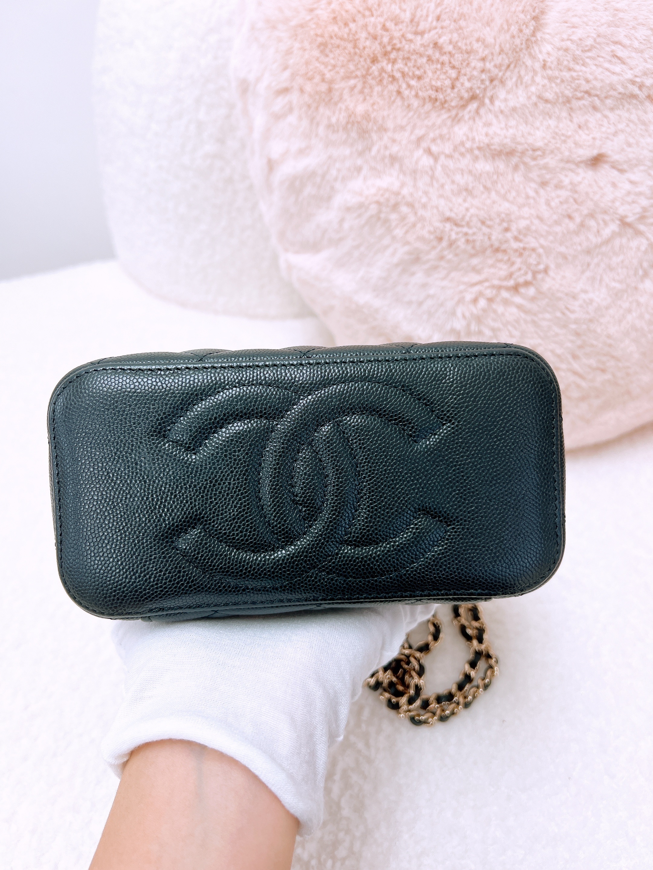 Chanel vanity (black caviar/ GHW)