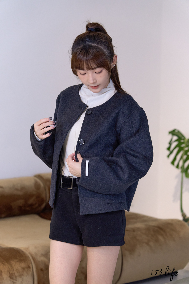 |現貨|氣質三釦羊絨短版外套(2色)