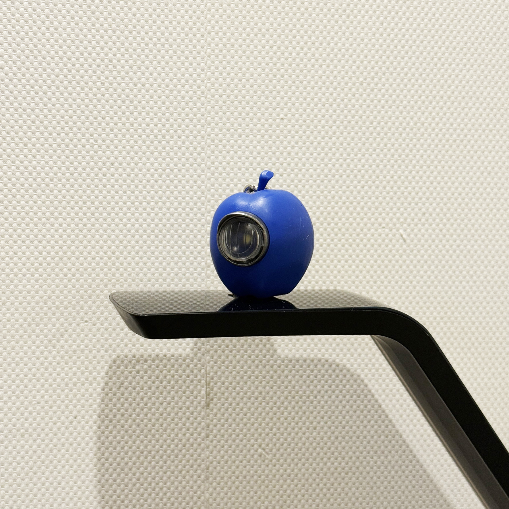 UNDERCOVER X MEDICOM TOY GILAPPLE LIGHT KEYCHAIN UC 蘋果燈 鑰匙圈 藍色