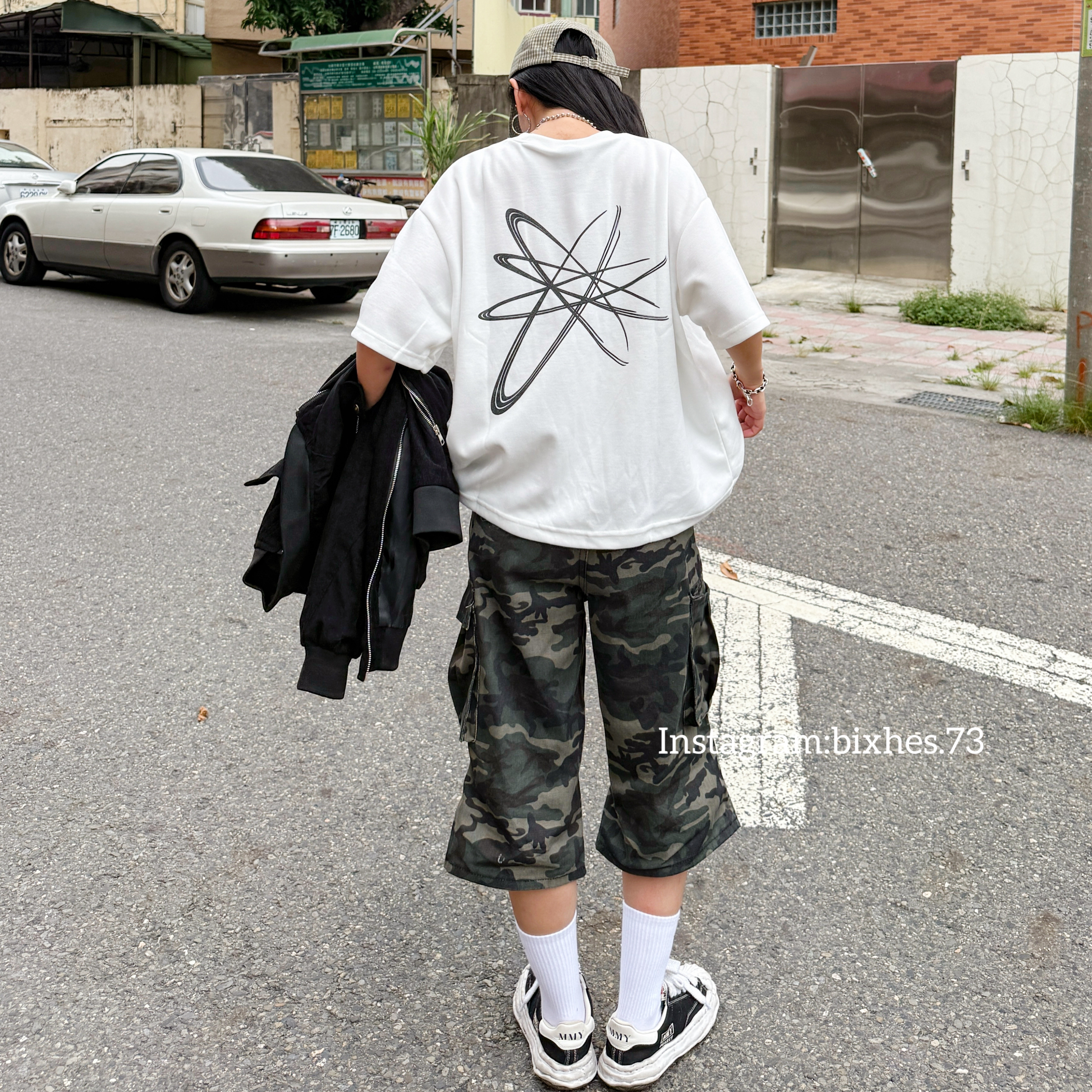 刺繡字放射寬短短T(A00013)