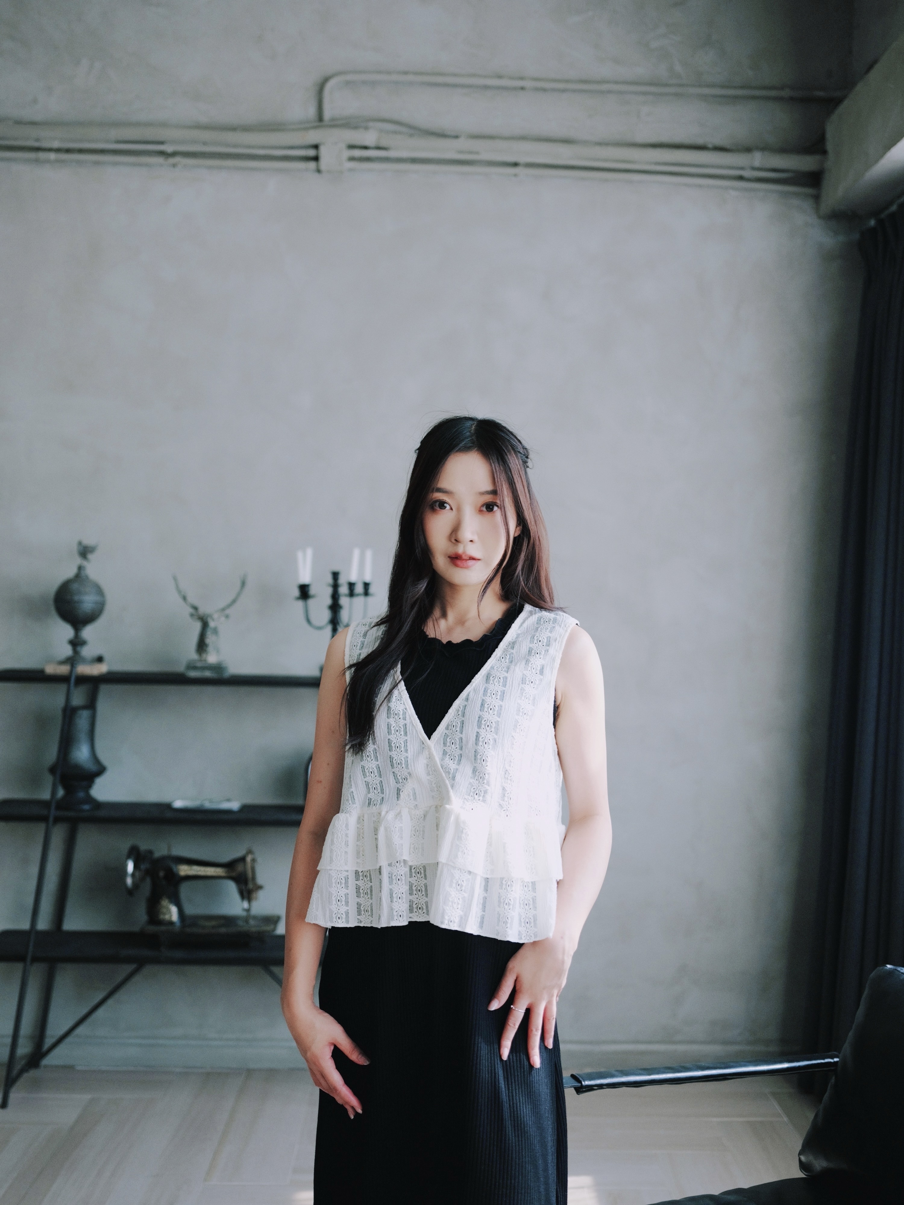 三色 / 針織蕾絲雕花V領馬甲 / Knitted Lace Embroidered V-Neck Vest