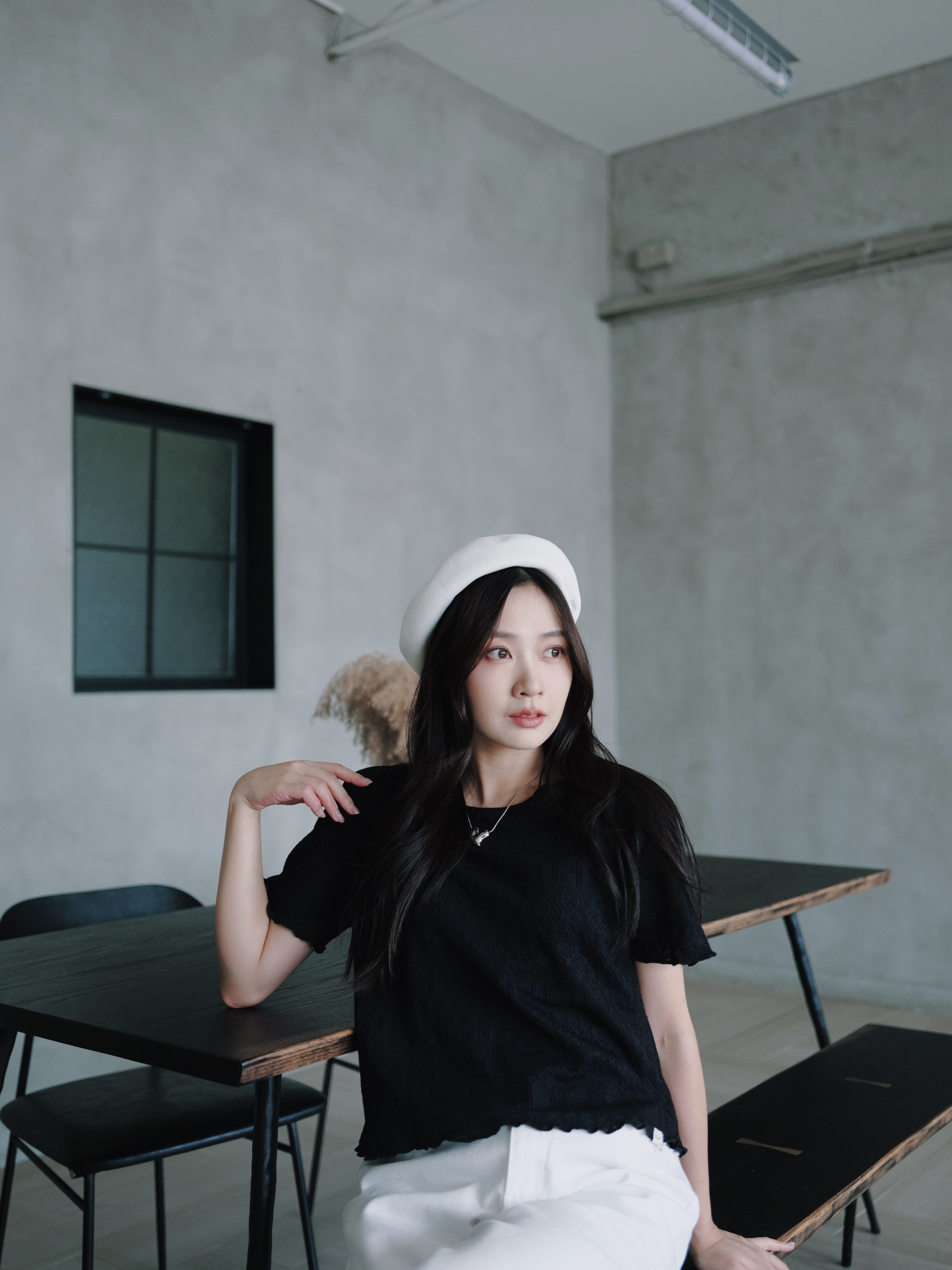 兩色 / 透感圖案滾邊短袖上衣 / Sheer Totem Pattern Ruffled Top