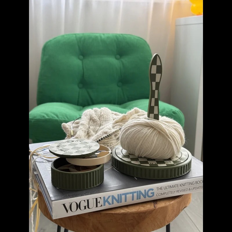 棋盤系列捲線座 -The Knitting Box