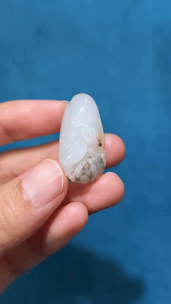 1024224 和田玉籽料八方來財