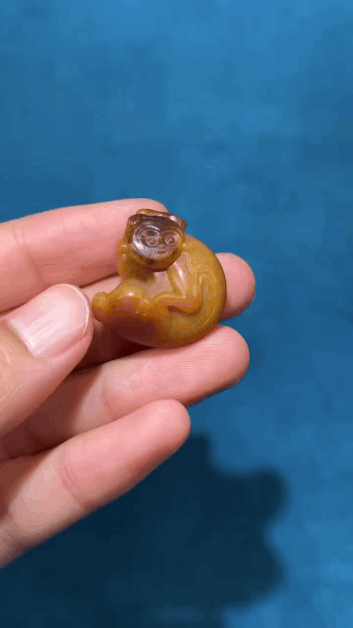 1024228 和田玉籽料靈猴獻壽