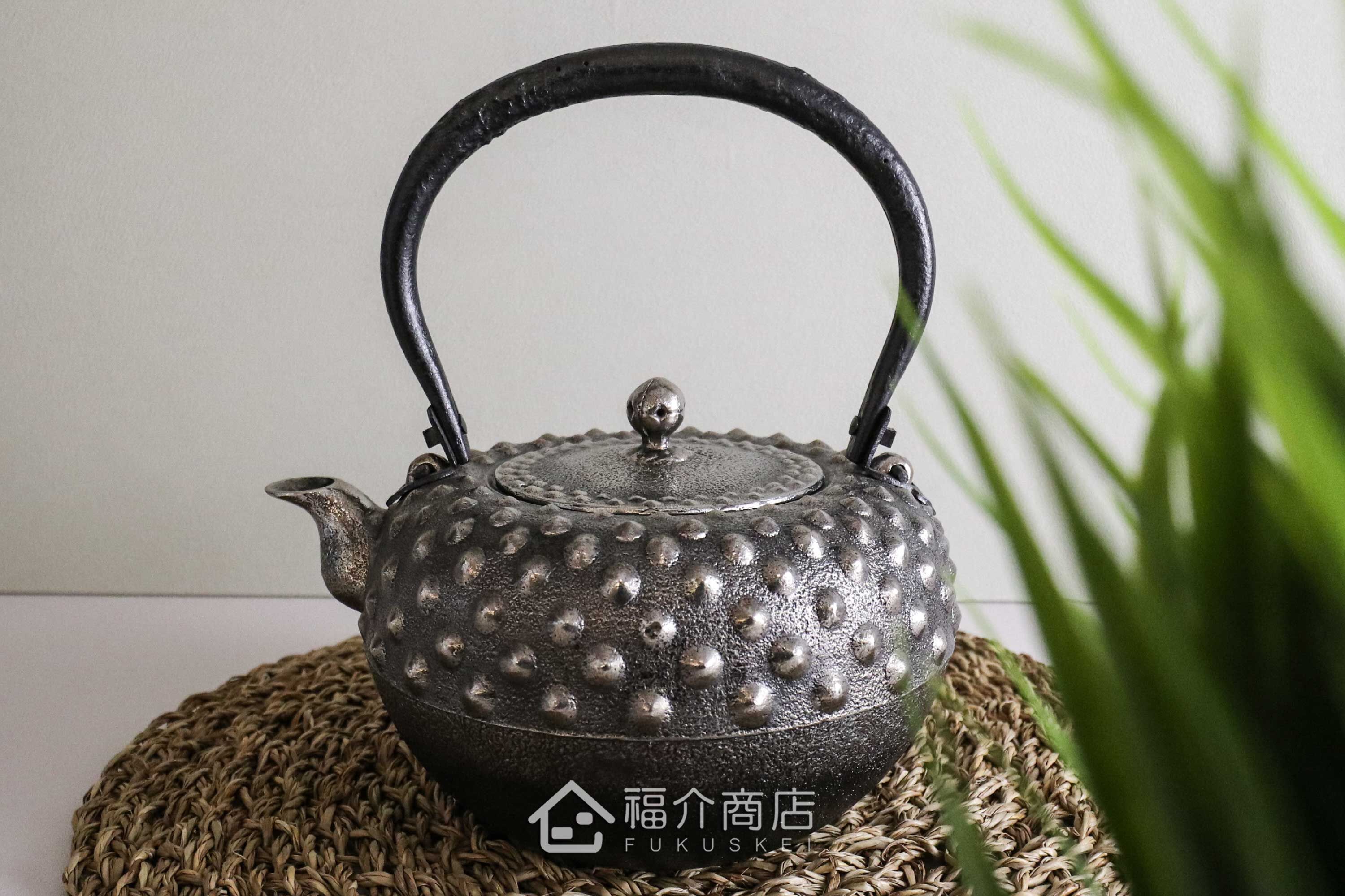 煮水泡茶用的日本製南部鐵器砂鐵壺