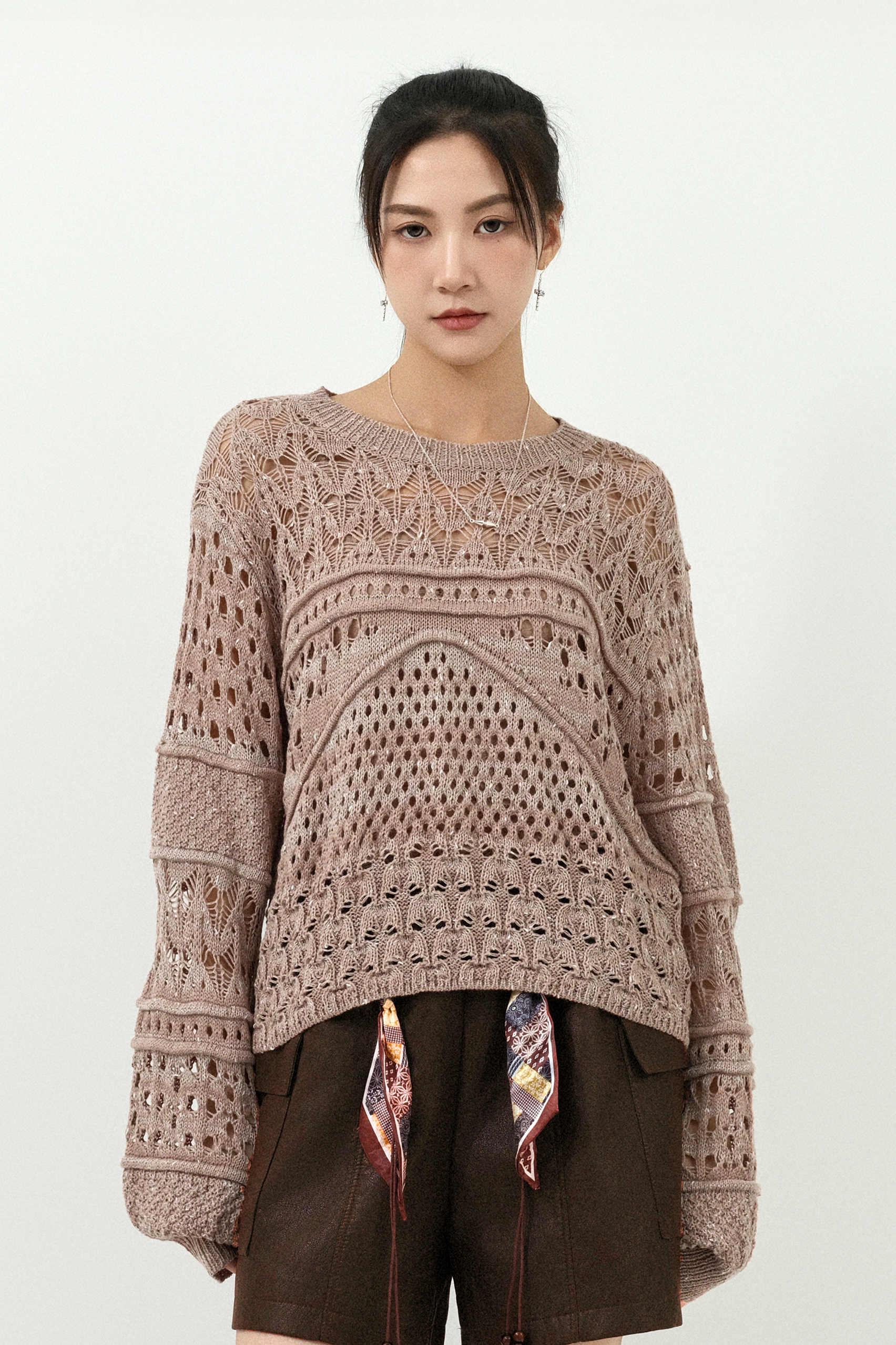 混款通花間針織上衣 (預購產品）