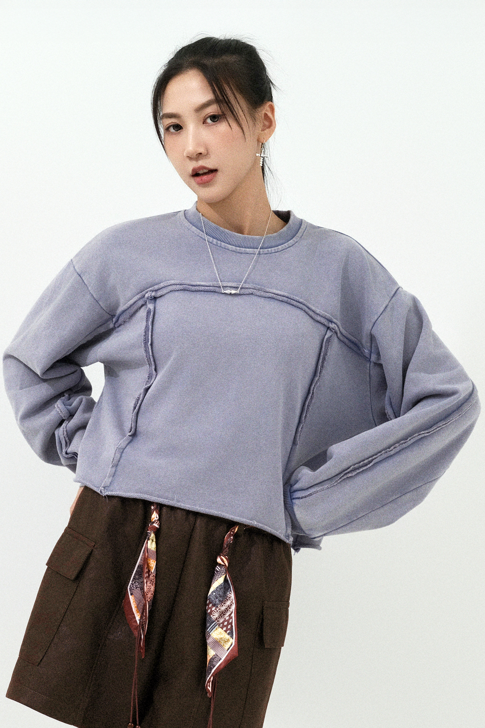 裝飾反骨邊洗水衛衣 (預購產品）